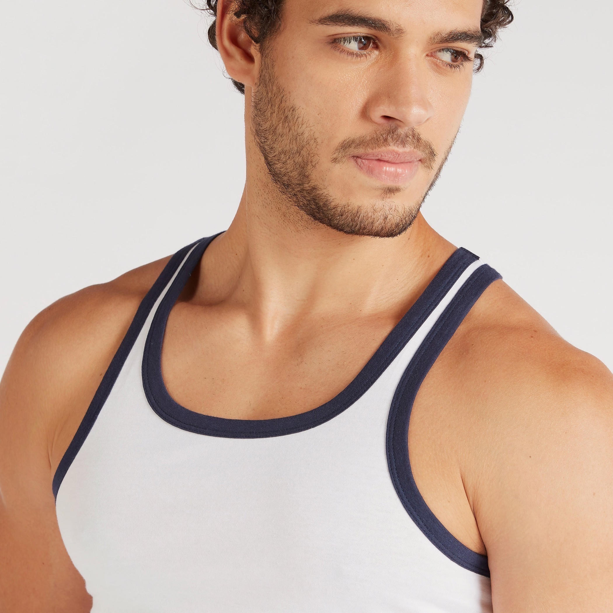 فيست سادة بياقة مستديرة - طقم من قطعتين-men-clothing-nightwear-tshirts-image-5