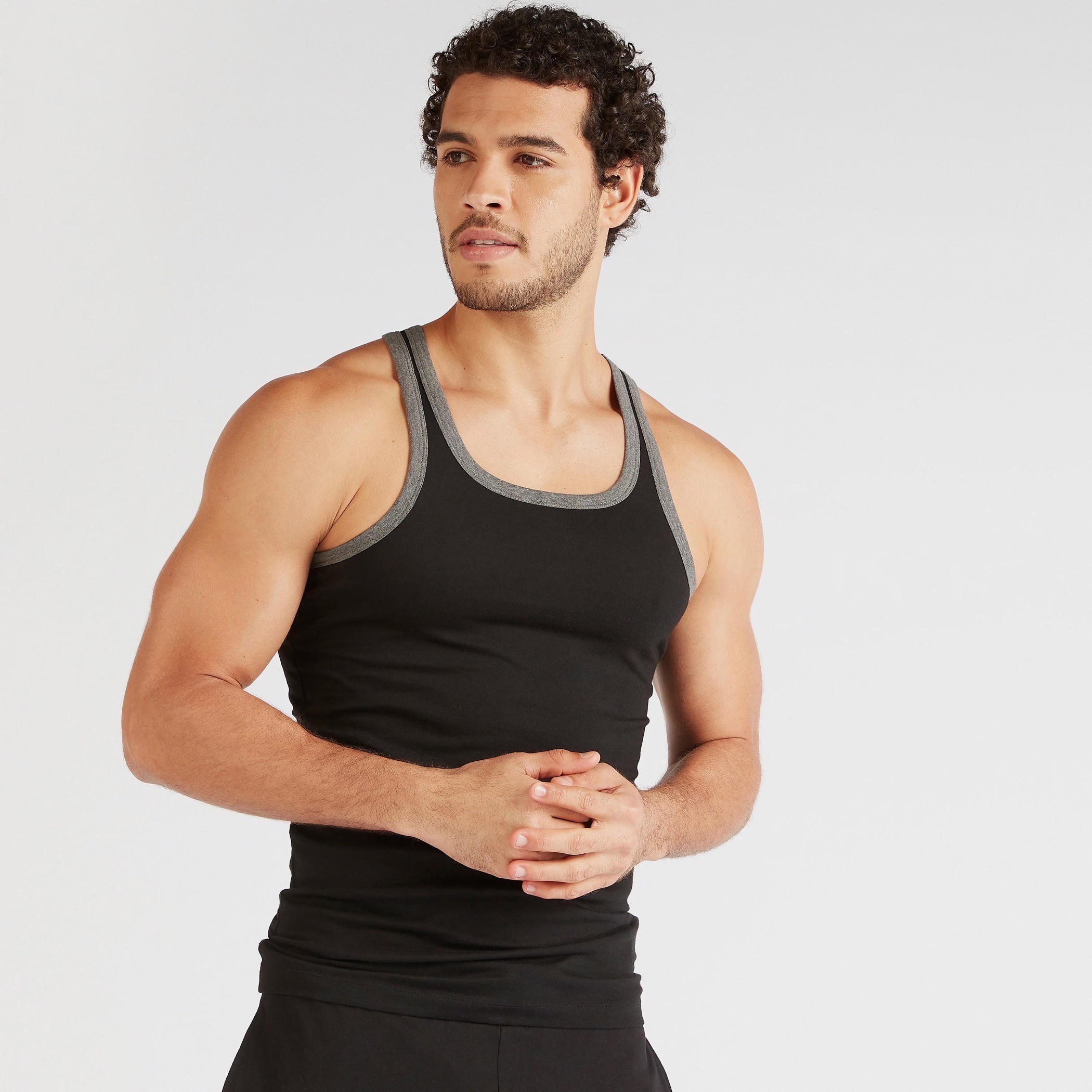 فيست سادة بياقة مستديرة - طقم من قطعتين-men-clothing-nightwear-tshirts-image-3
