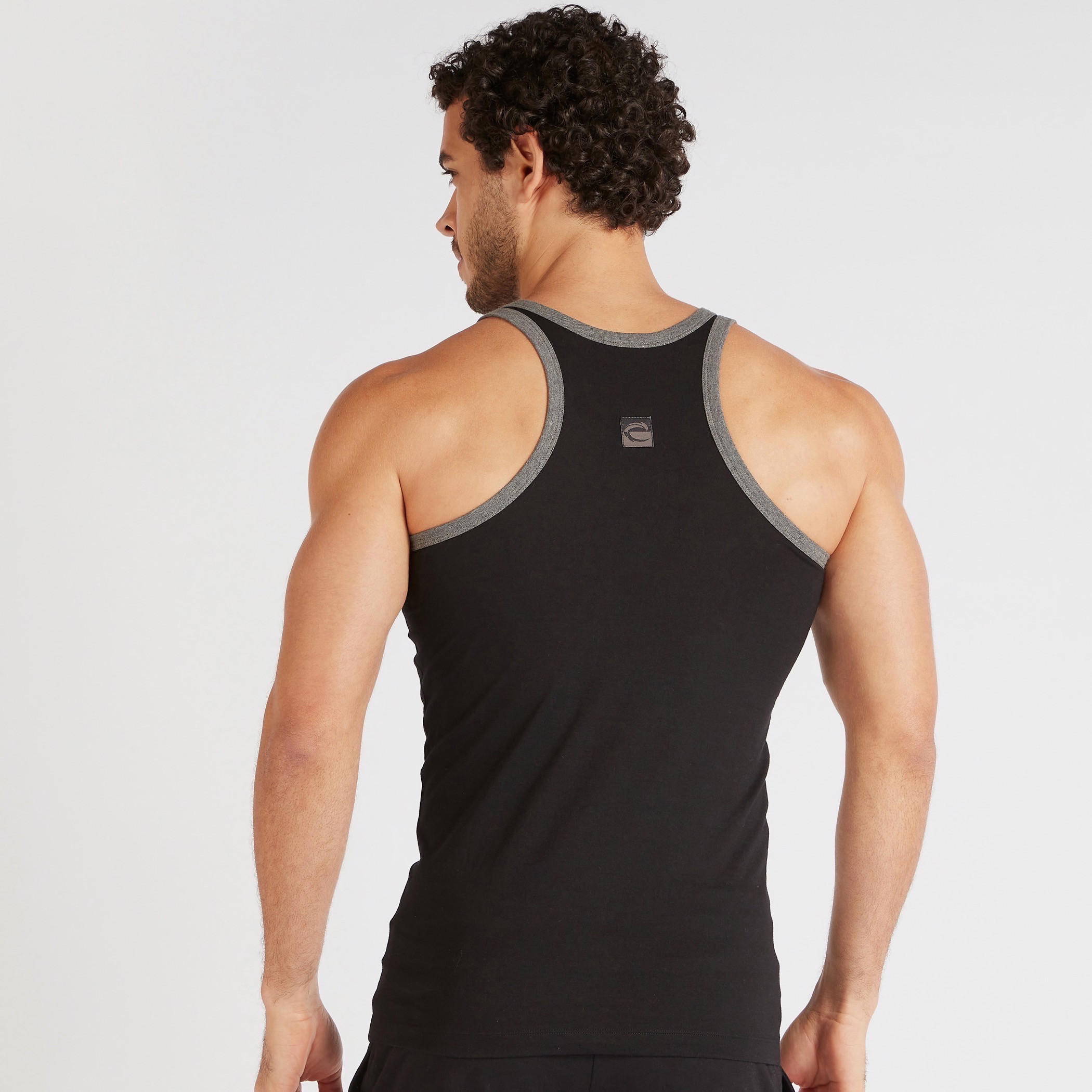 فيست سادة بياقة مستديرة - طقم من قطعتين-men-clothing-nightwear-tshirts-image-1
