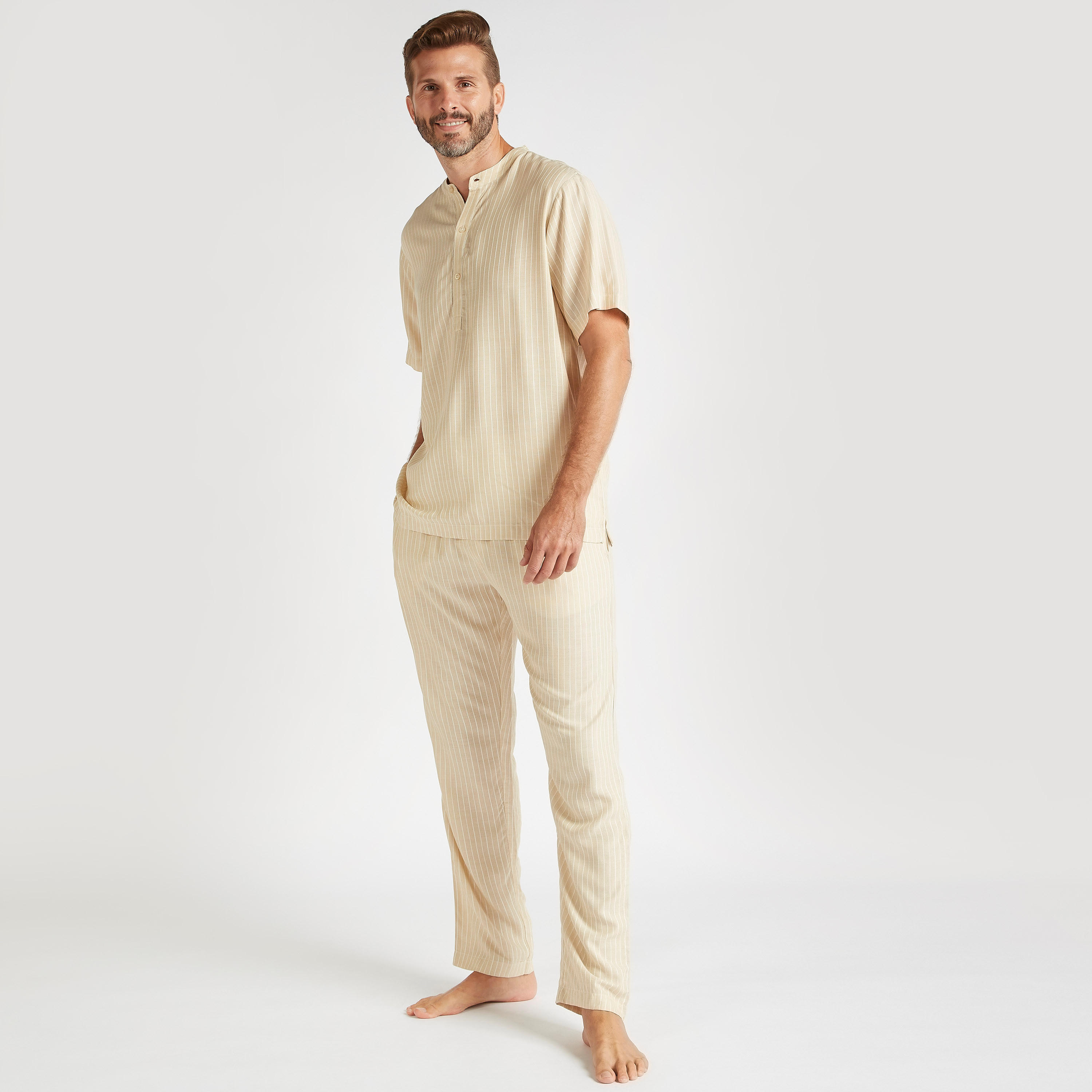 طقم بنطلون بيجاما وقميص بياقة ماندارين مقلّمة-men-clothing-nightwear-sets-image-2