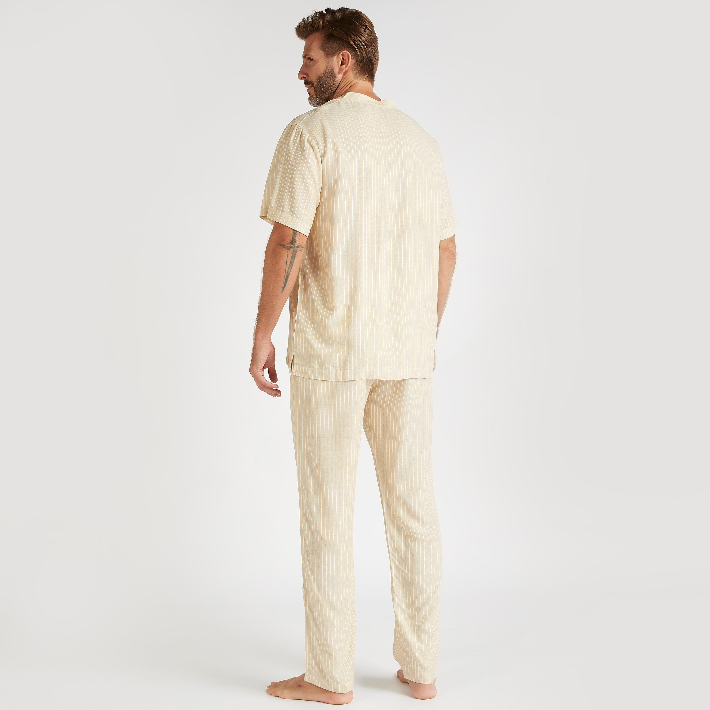 طقم بنطلون بيجاما وقميص بياقة ماندارين مقلّمة-men-clothing-nightwear-sets-image-4