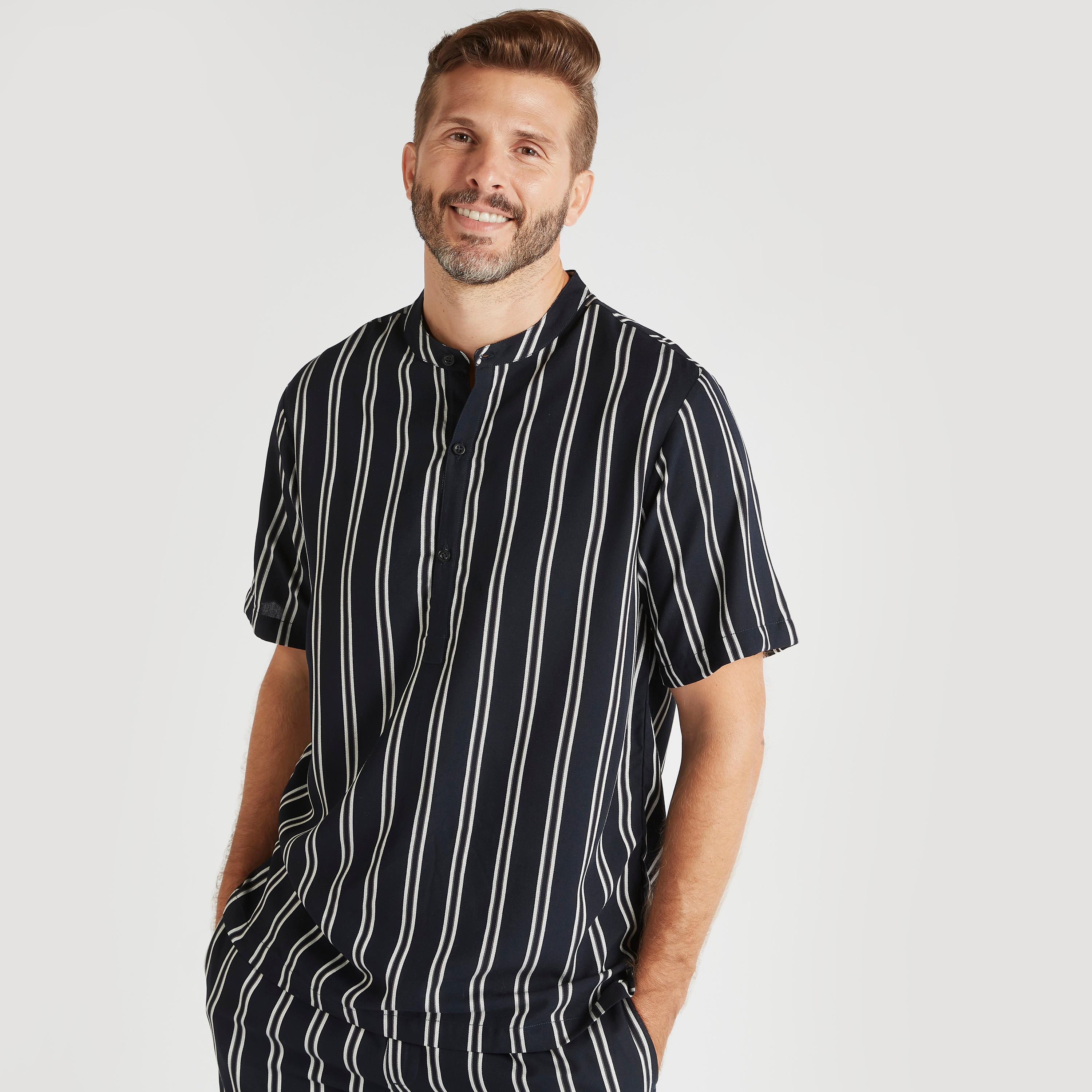 طقم بنطلون بيجاما وقميص بياقة ماندارين مقلّمة-men-clothing-nightwear-sets-image-2