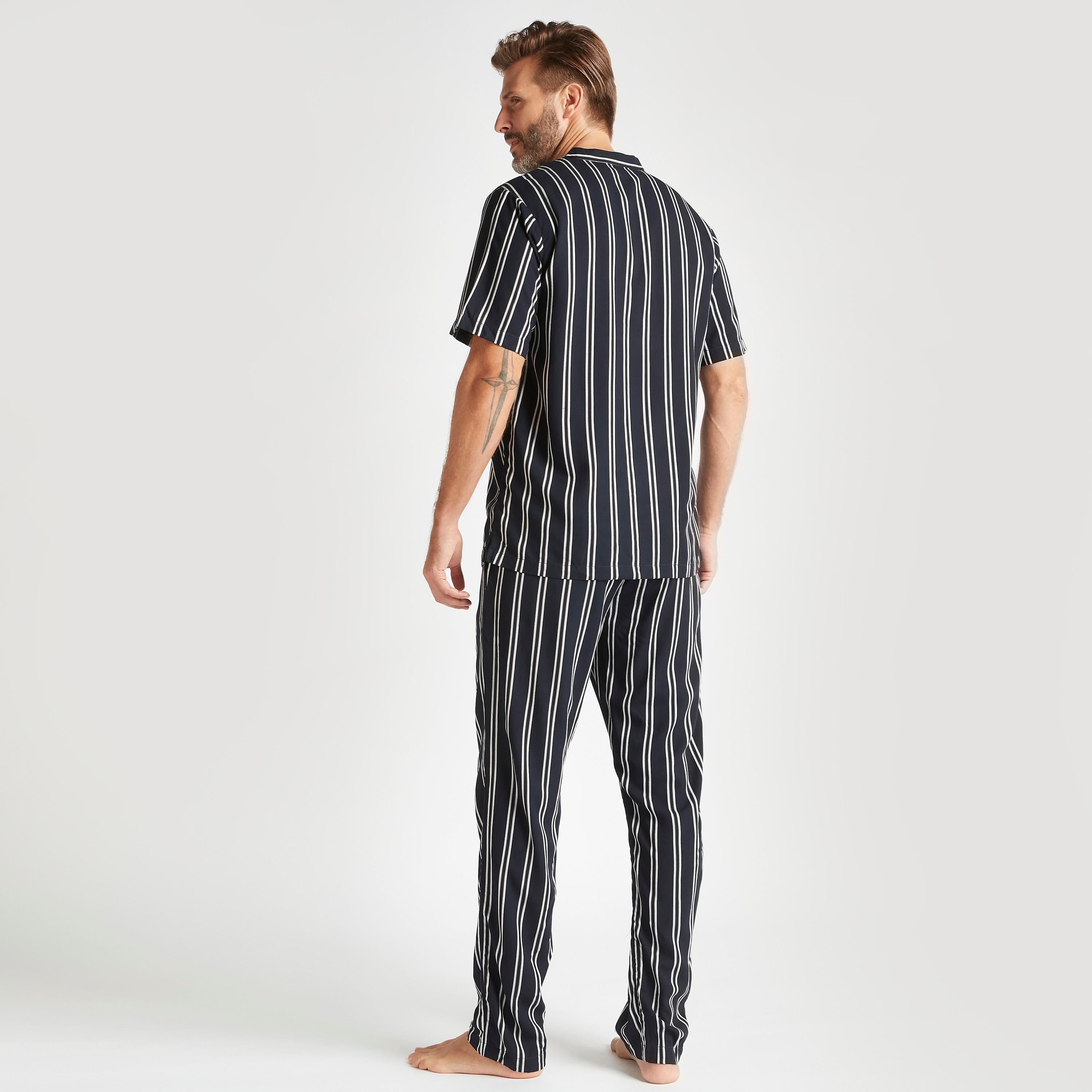 طقم بنطلون بيجاما وقميص بياقة ماندارين مقلّمة-men-clothing-nightwear-sets-image-4