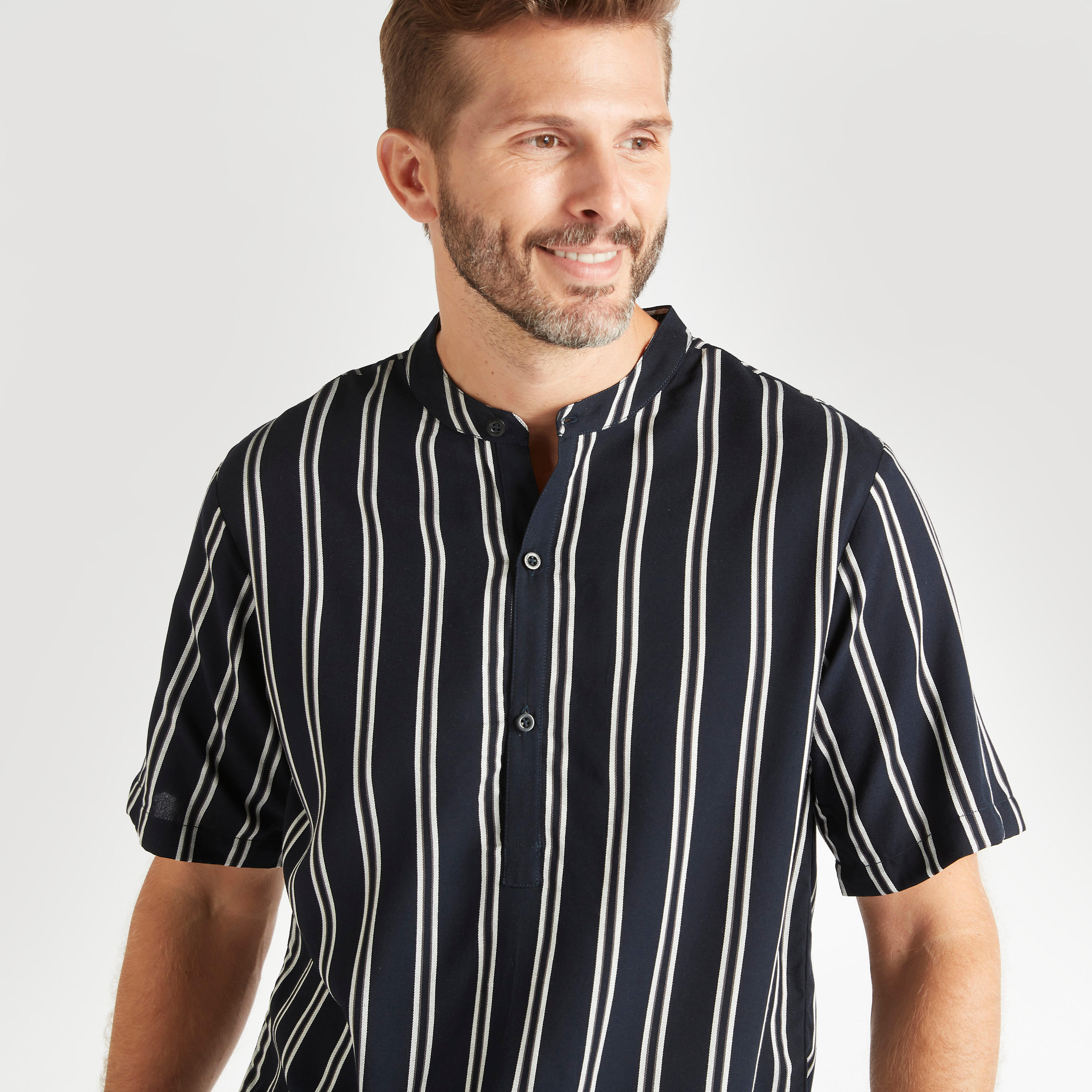 طقم بنطلون بيجاما وقميص بياقة ماندارين مقلّمة-men-clothing-nightwear-sets-image-5
