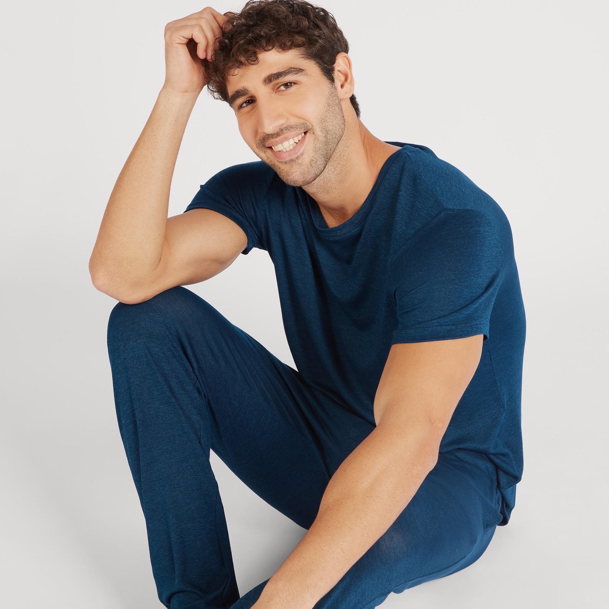 طقم بنطلون بيجاما وتيشيرت سادة بياقة مستديرة-men-clothing-nightwear-sets-image-6