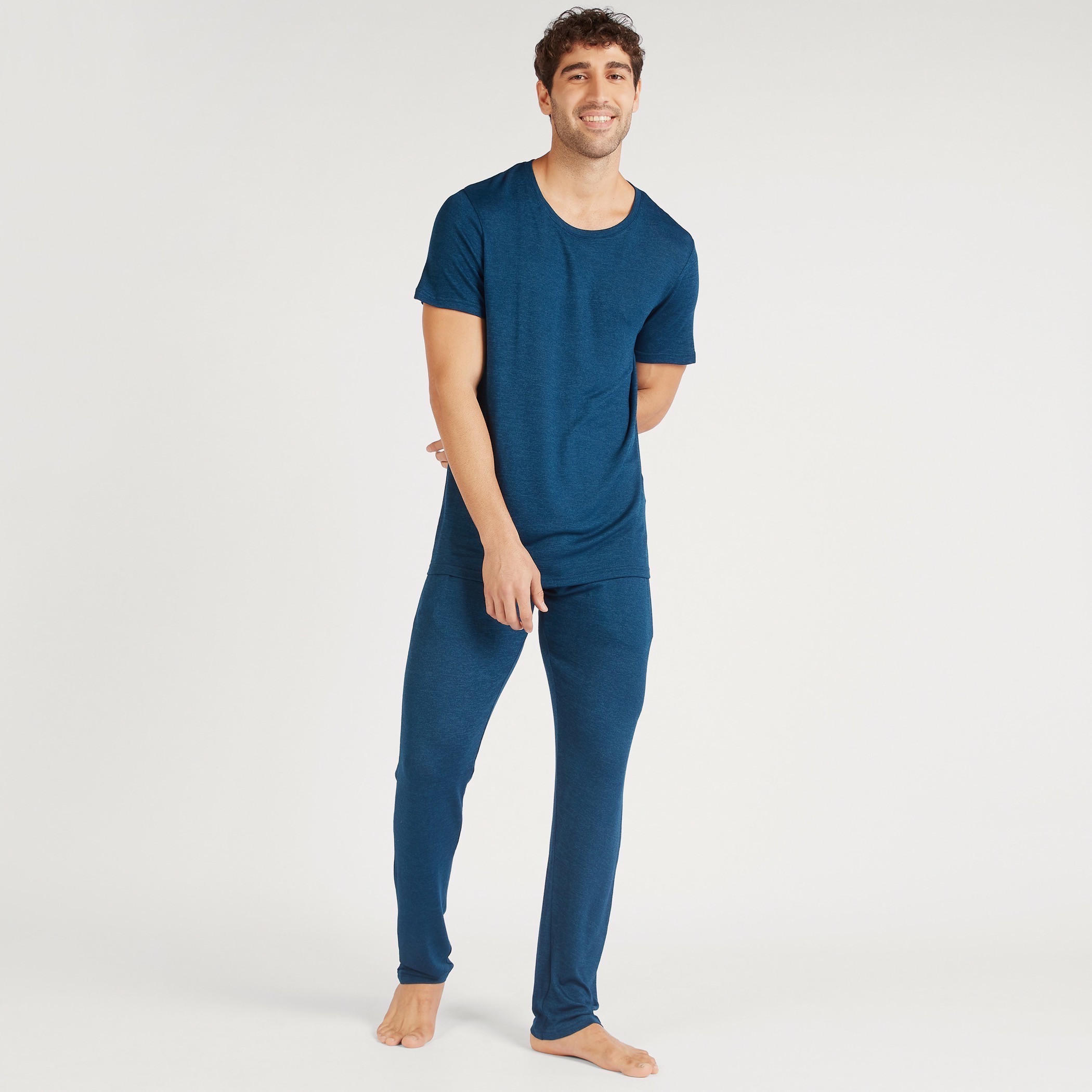 طقم بنطلون بيجاما وتيشيرت سادة بياقة مستديرة-men-clothing-nightwear-sets-image-5