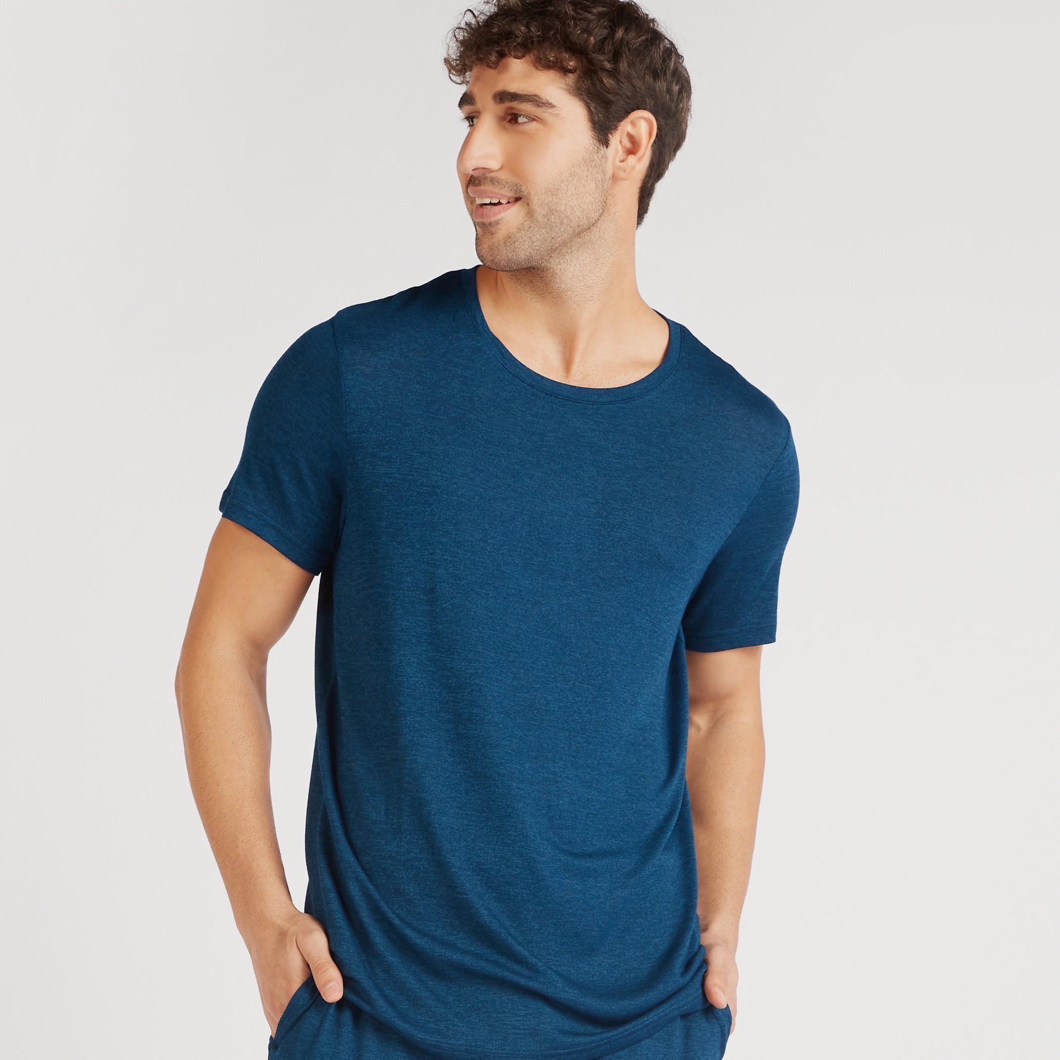 طقم بنطلون بيجاما وتيشيرت سادة بياقة مستديرة-men-clothing-nightwear-sets-image-4