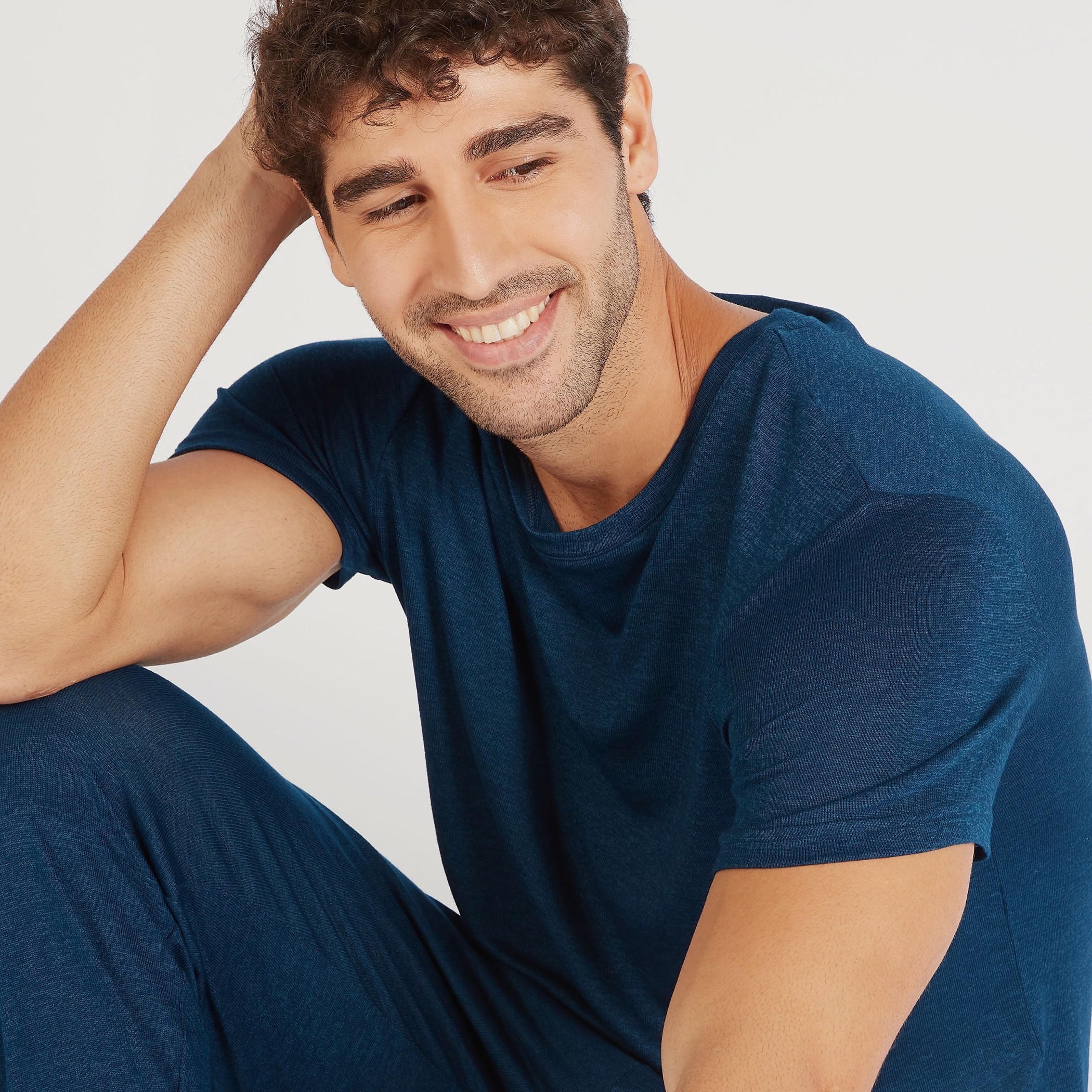 طقم بنطلون بيجاما وتيشيرت سادة بياقة مستديرة-men-clothing-nightwear-sets-image-2