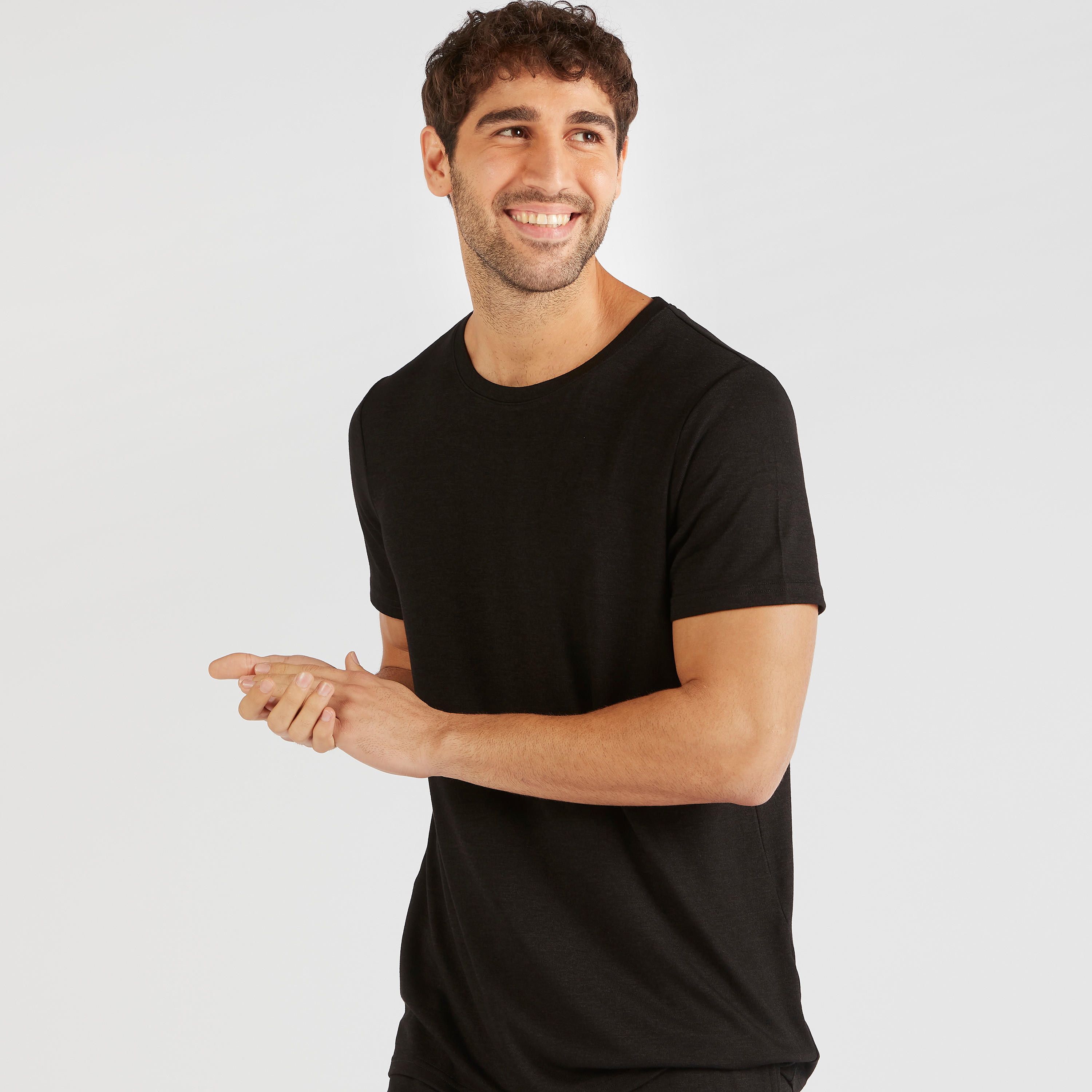 طقم بنطلون بيجاما وتيشيرت بياقة ضيّقة-men-clothing-nightwear-sets-image-3