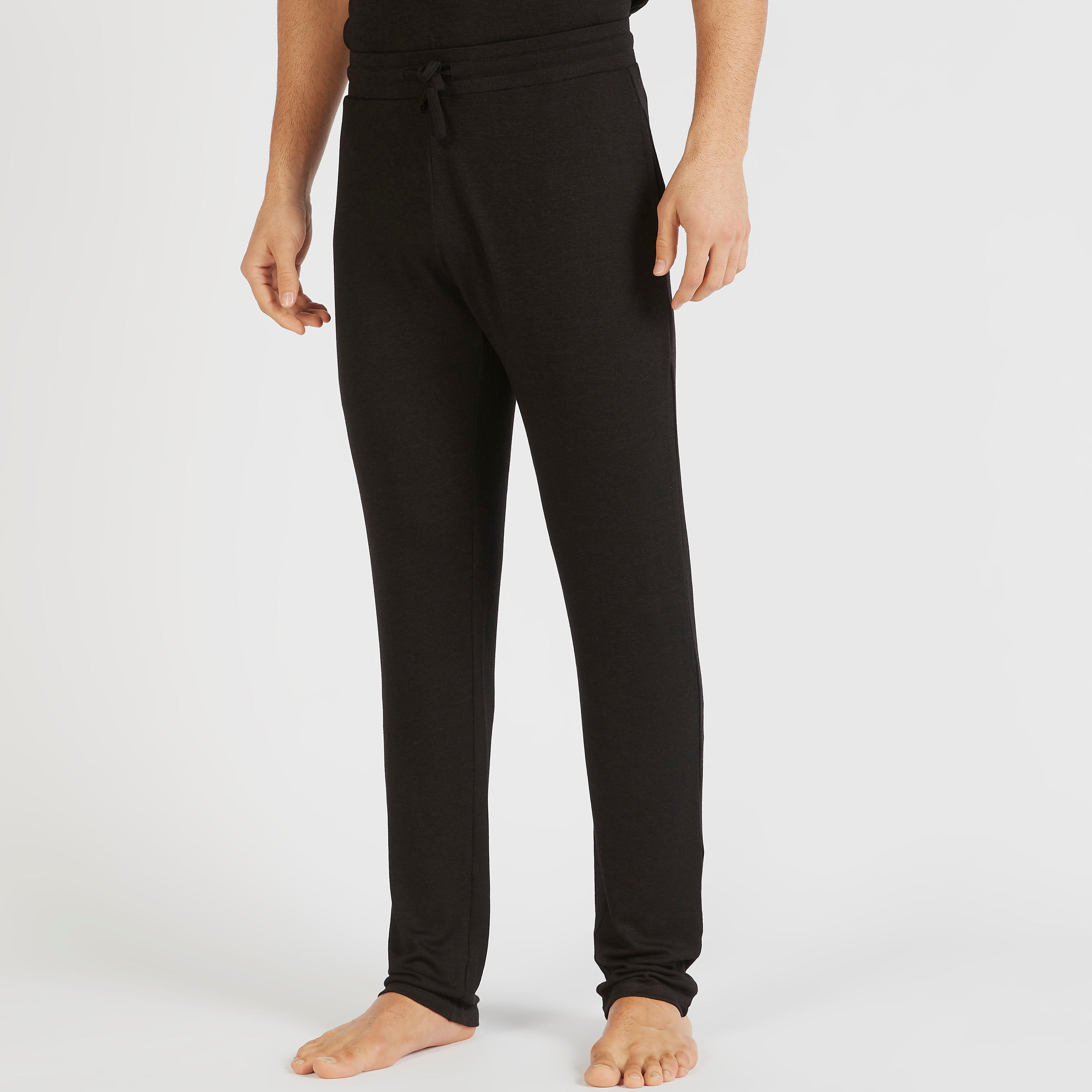 طقم بنطلون بيجاما وتيشيرت بياقة ضيّقة-men-clothing-nightwear-sets-image-5