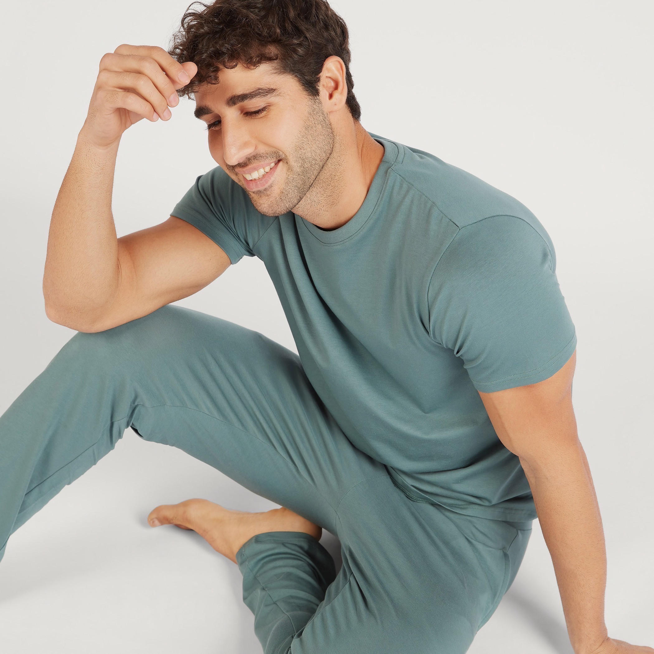 طقم بنطلون بيجاما وتيشيرت سادة بأكمام قصيرة-men-clothing-nightwear-sets-image-5