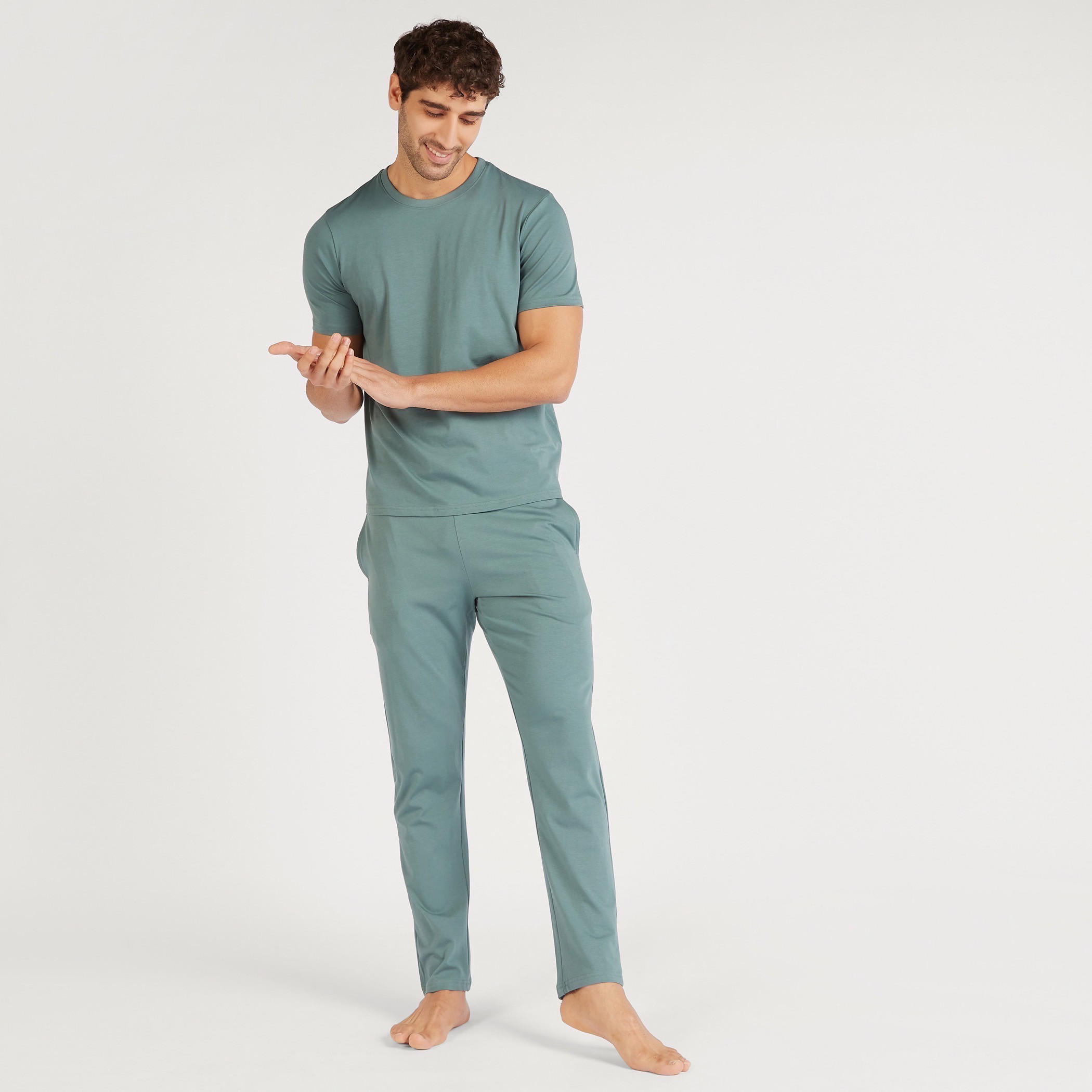 طقم بنطلون بيجاما وتيشيرت سادة بأكمام قصيرة-men-clothing-nightwear-sets-image-4