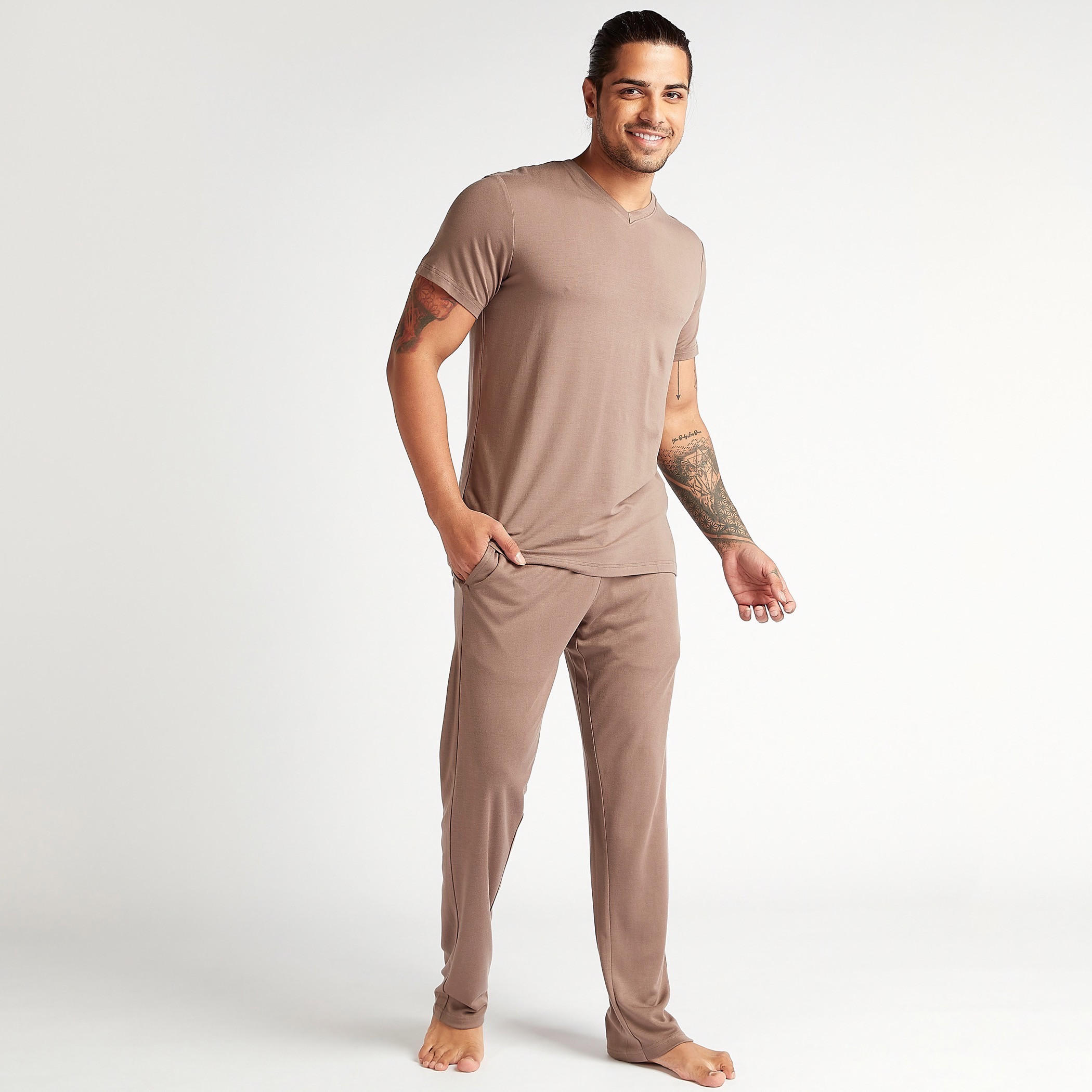 طقم بنطلون بيجاما وتيشيرت سادة بياقة v-men-clothing-nightwear-sets-image-3