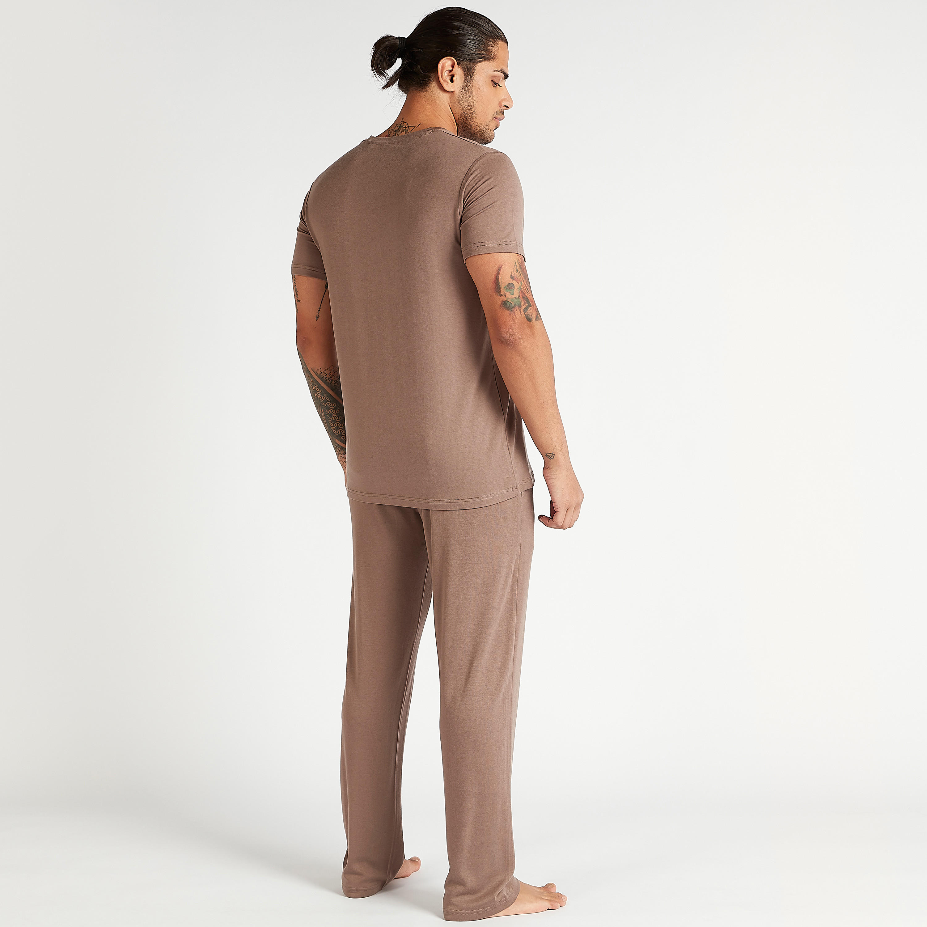 طقم بنطلون بيجاما وتيشيرت سادة بياقة v-men-clothing-nightwear-sets-image-1
