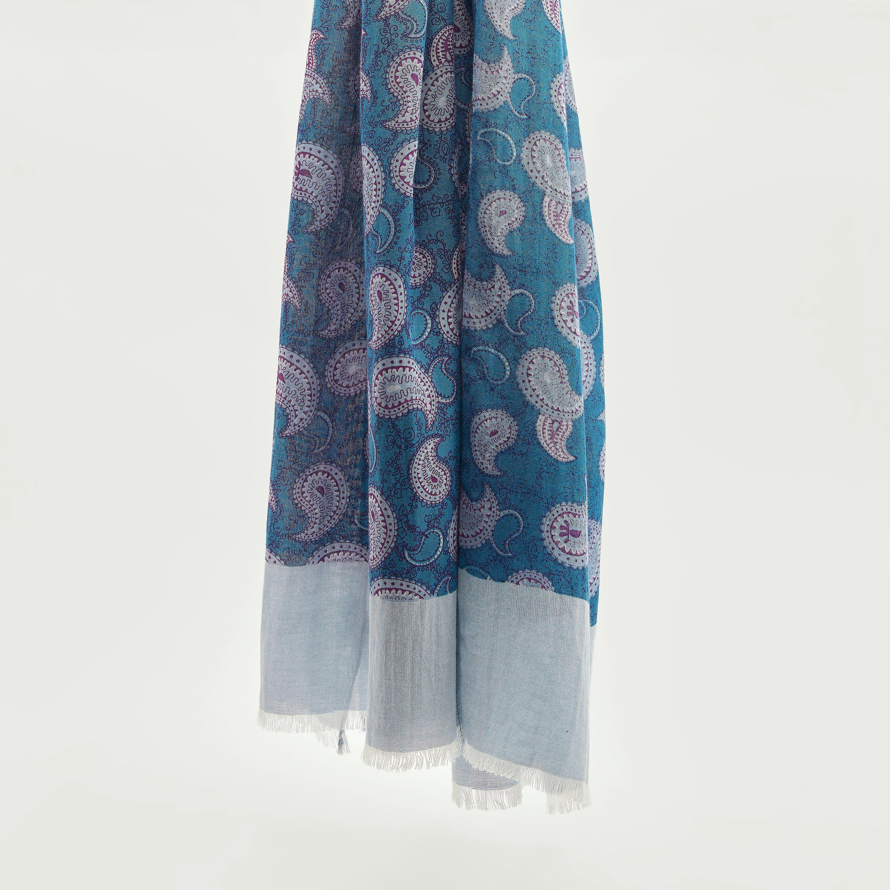 وشاح بطبعات بيزلي وأطراف بشراشيب-men-scarvesandgloves-image-1