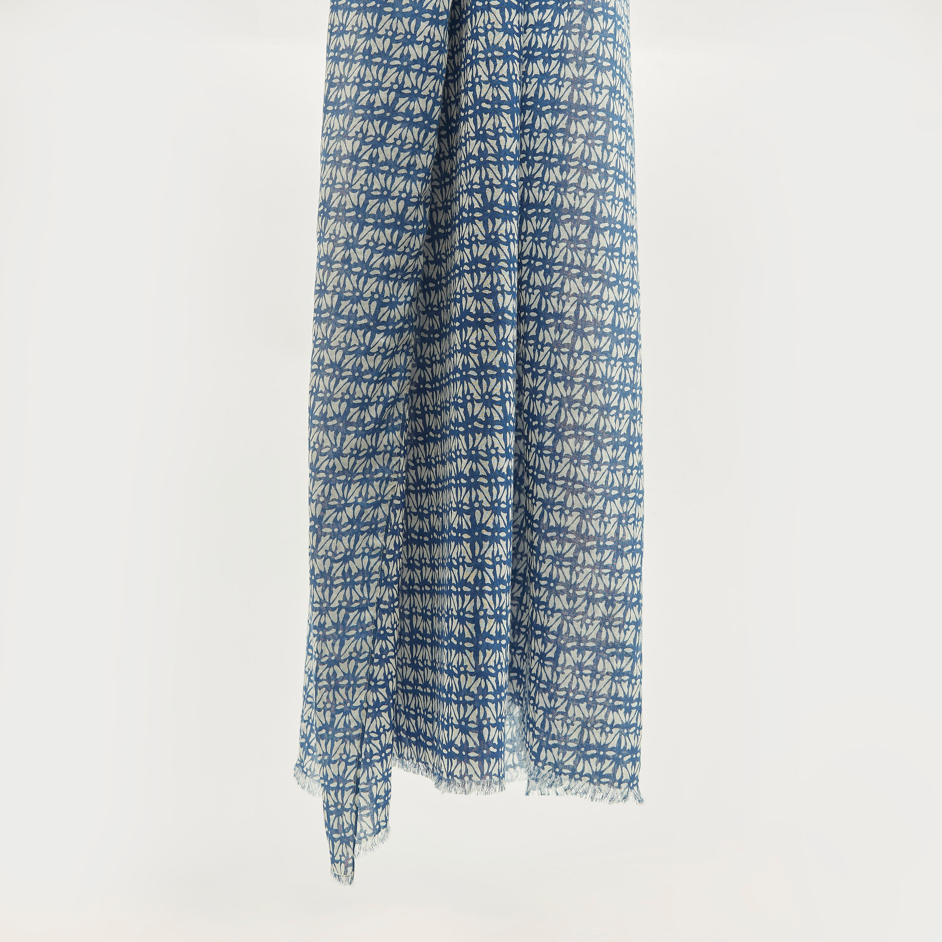 وشاح بشراشيب وطبعات-women-clothingaccessories-scarves-image-1