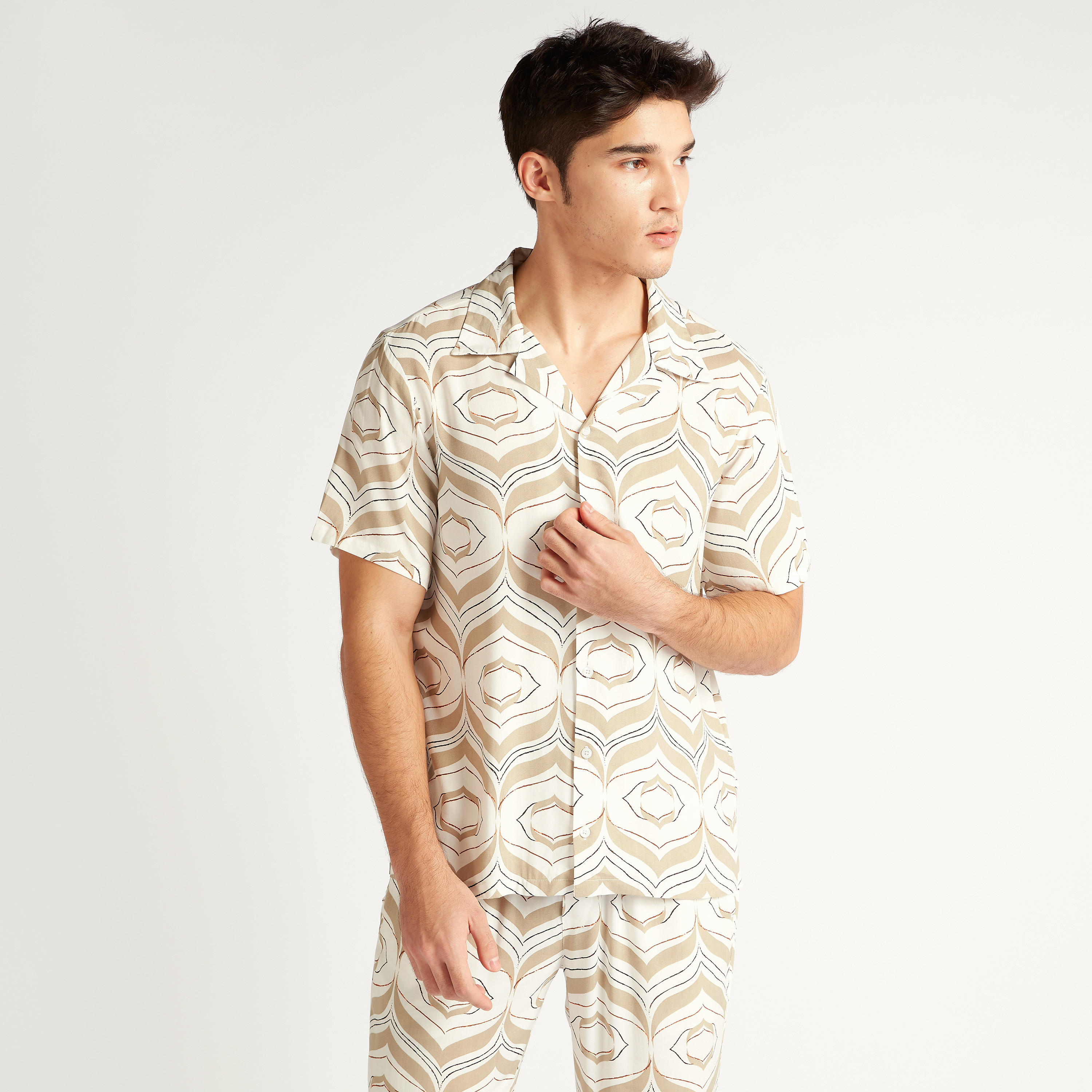 طقم بنطلون بيجاما كامل الطول وتيشيرت بطبعات بالكامل-men-clothing-nightwear-sets-image-2
