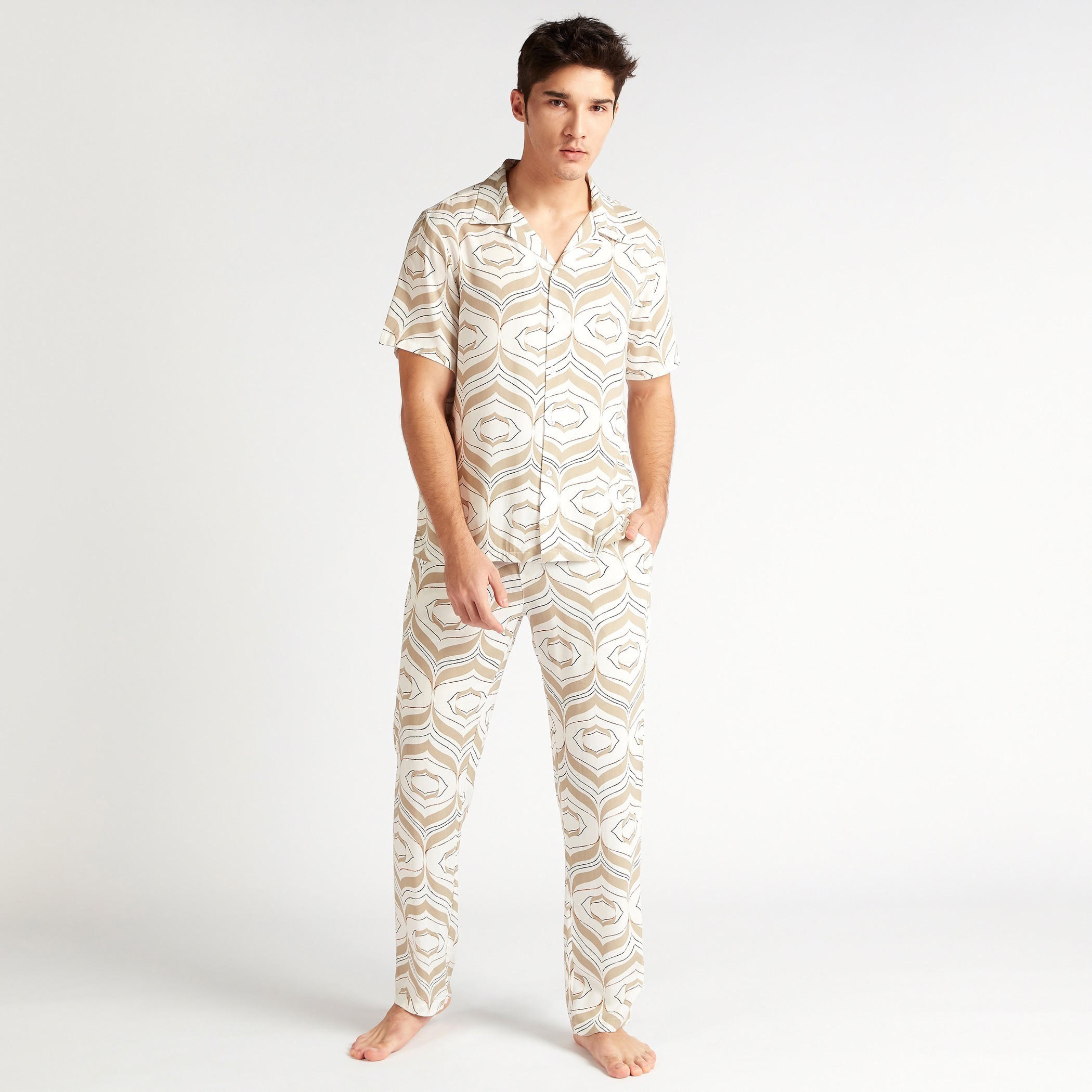 طقم بنطلون بيجاما كامل الطول وتيشيرت بطبعات بالكامل-men-clothing-nightwear-sets-image-3