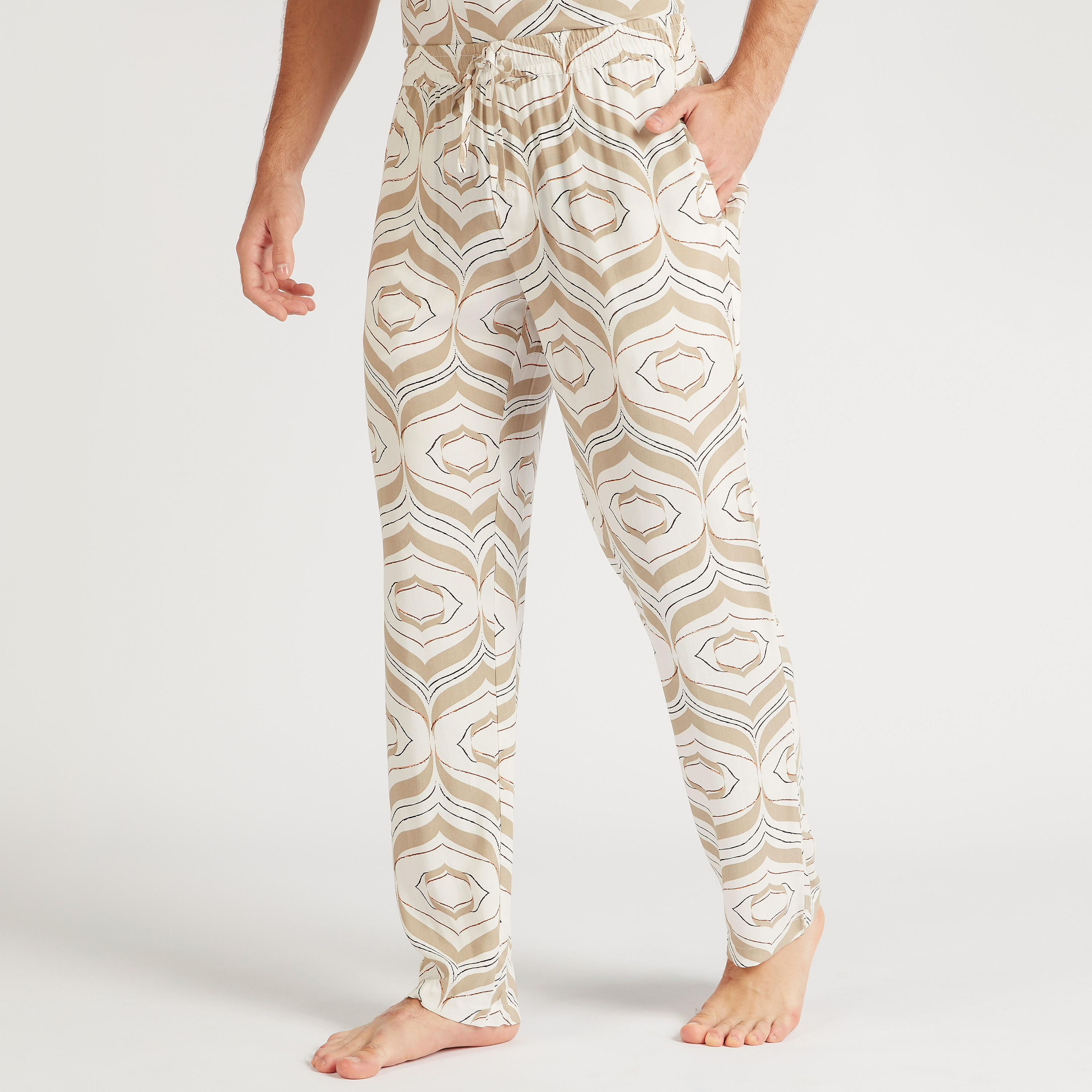 طقم بنطلون بيجاما كامل الطول وتيشيرت بطبعات بالكامل-men-clothing-nightwear-sets-image-4