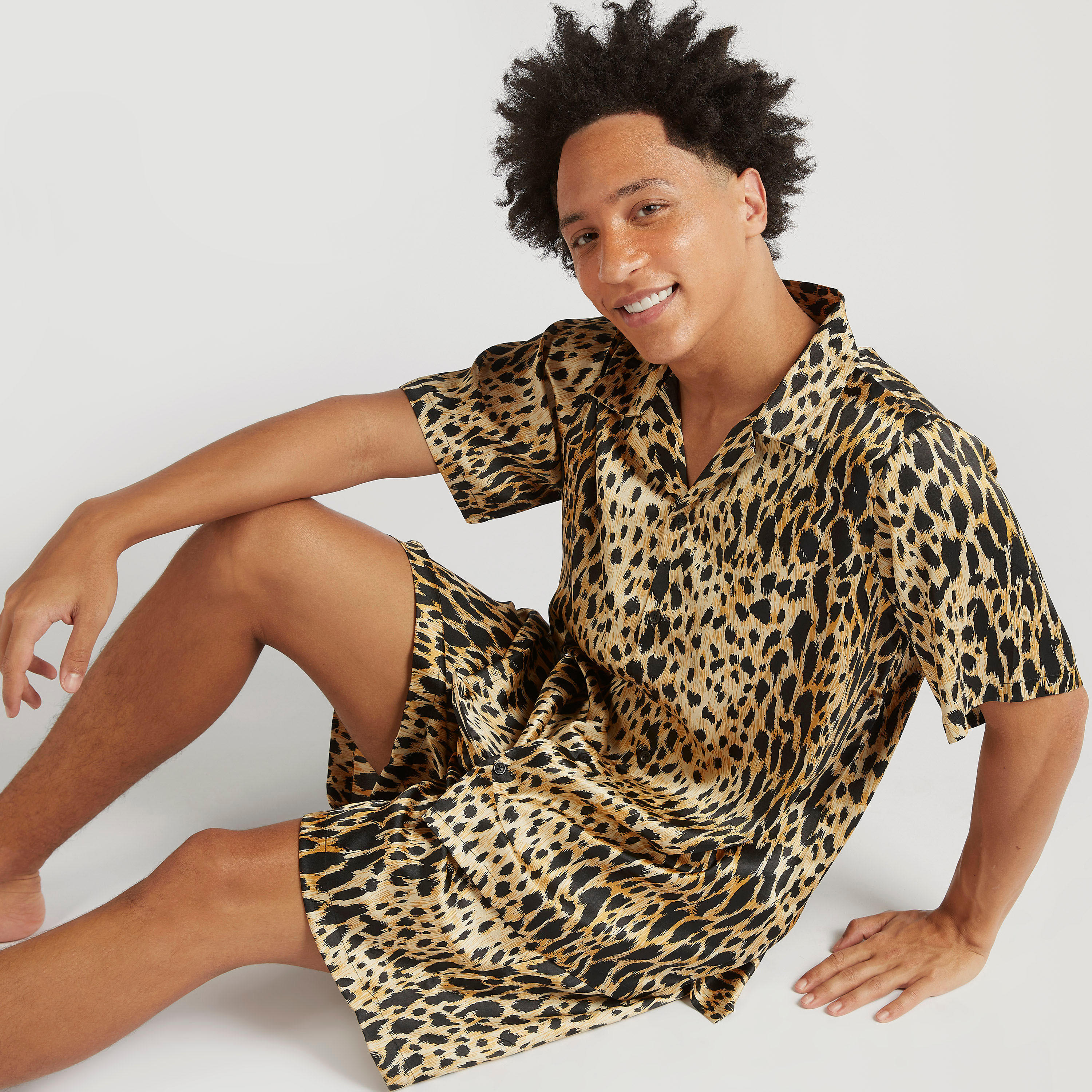 طقم شورت وقميص ذو ياقة وطبعة حيوانات-men-clothing-nightwear-sets-image-1