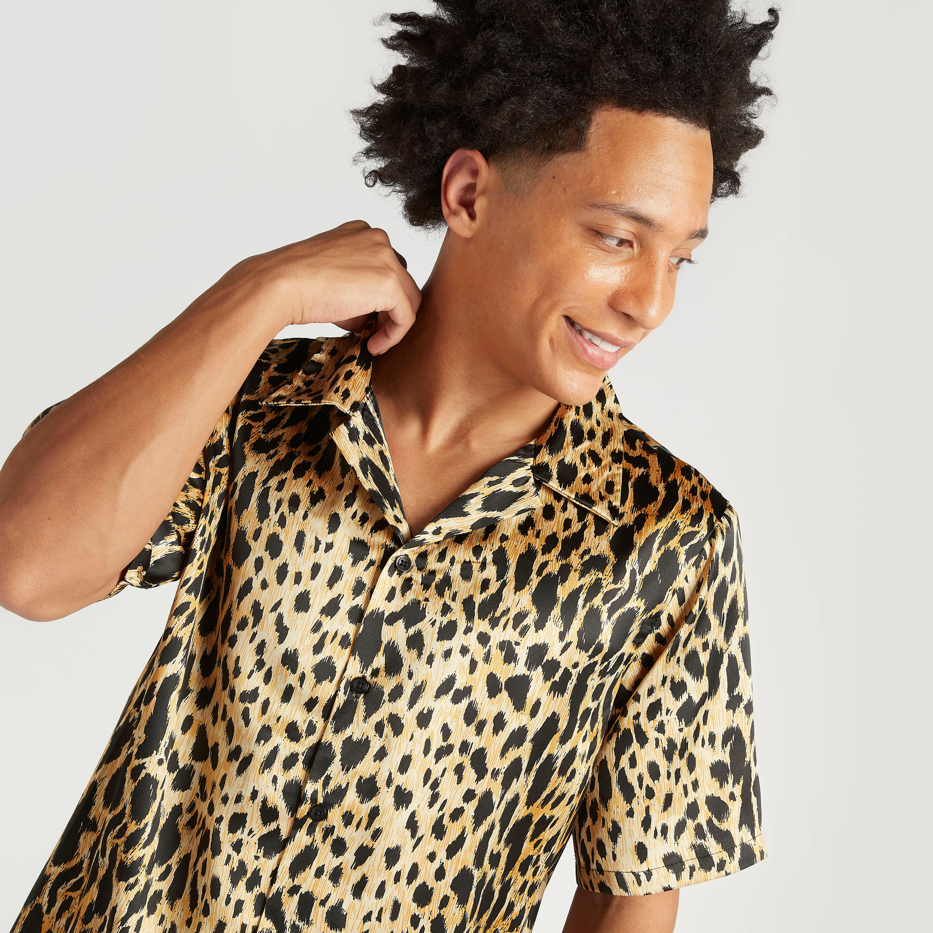 طقم شورت وقميص ذو ياقة وطبعة حيوانات-men-clothing-nightwear-sets-image-3