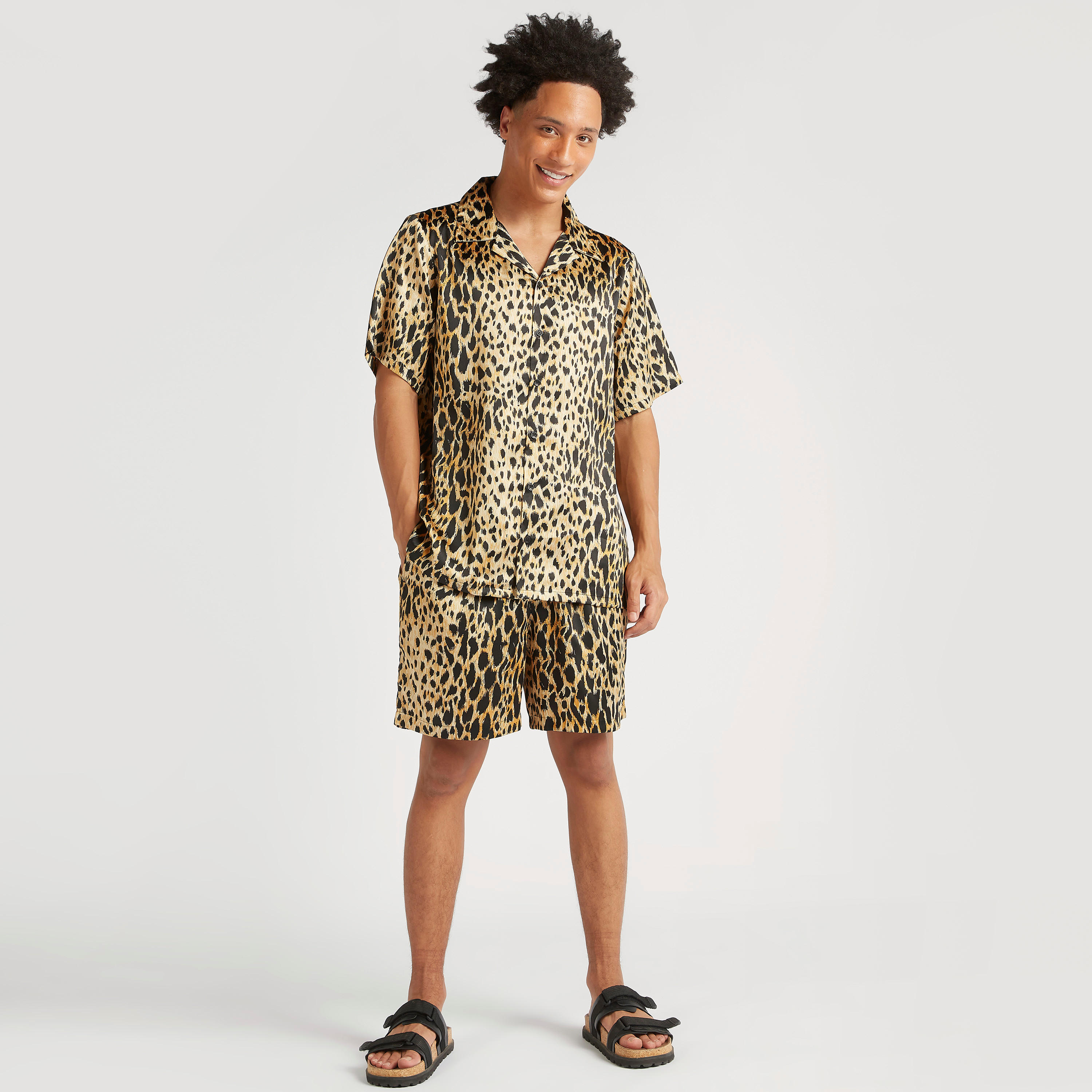 طقم شورت وقميص ذو ياقة وطبعة حيوانات-men-clothing-nightwear-sets-image-4