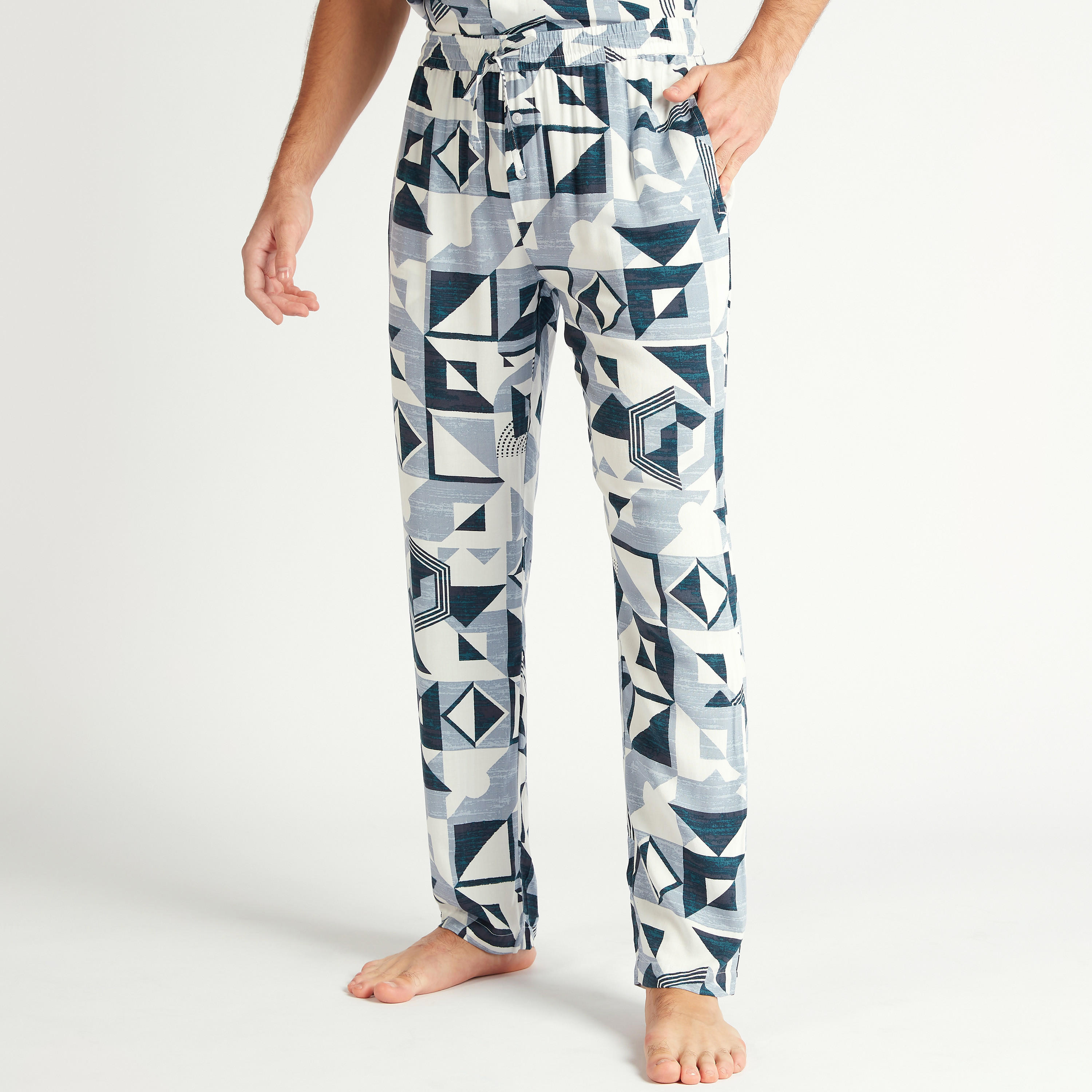 طقم بنطلون بيجاما كامل الطول وتيشيرت بطبعات بالكامل-men-clothing-nightwear-sets-image-3