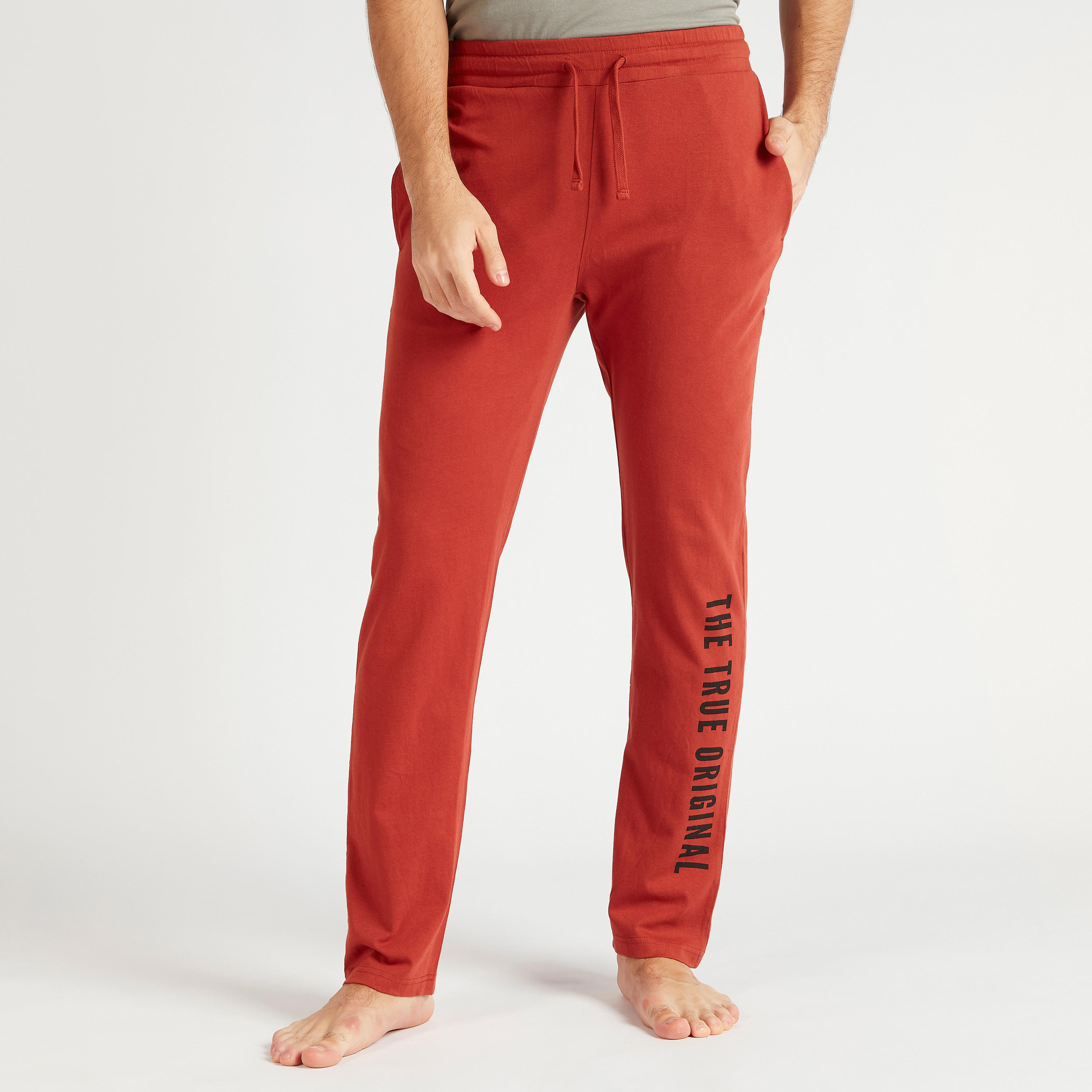 طقم بنطلون بيجاما وتيشيرت بطبعات ميكي ماوس-men-clothing-nightwear-sets-image-4