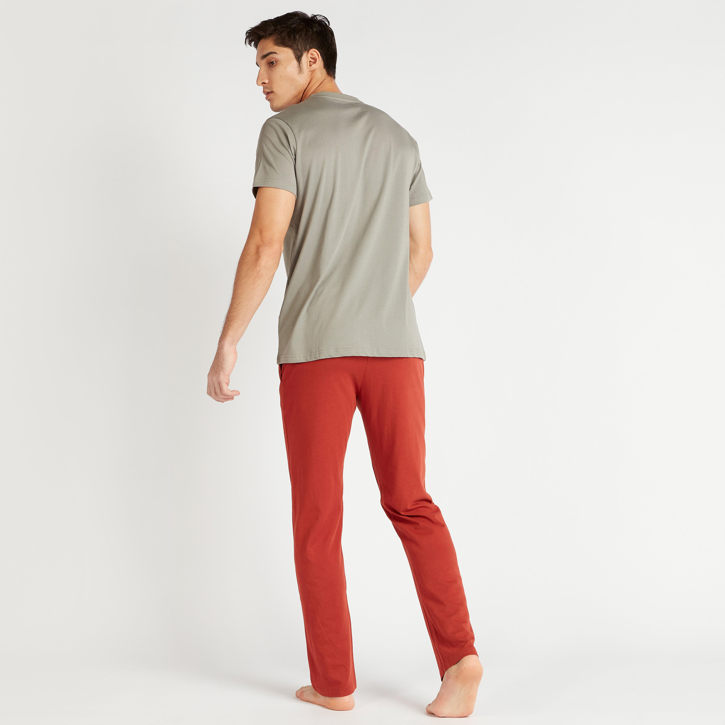 طقم بنطلون بيجاما وتيشيرت بطبعات ميكي ماوس-men-clothing-nightwear-sets-image-5