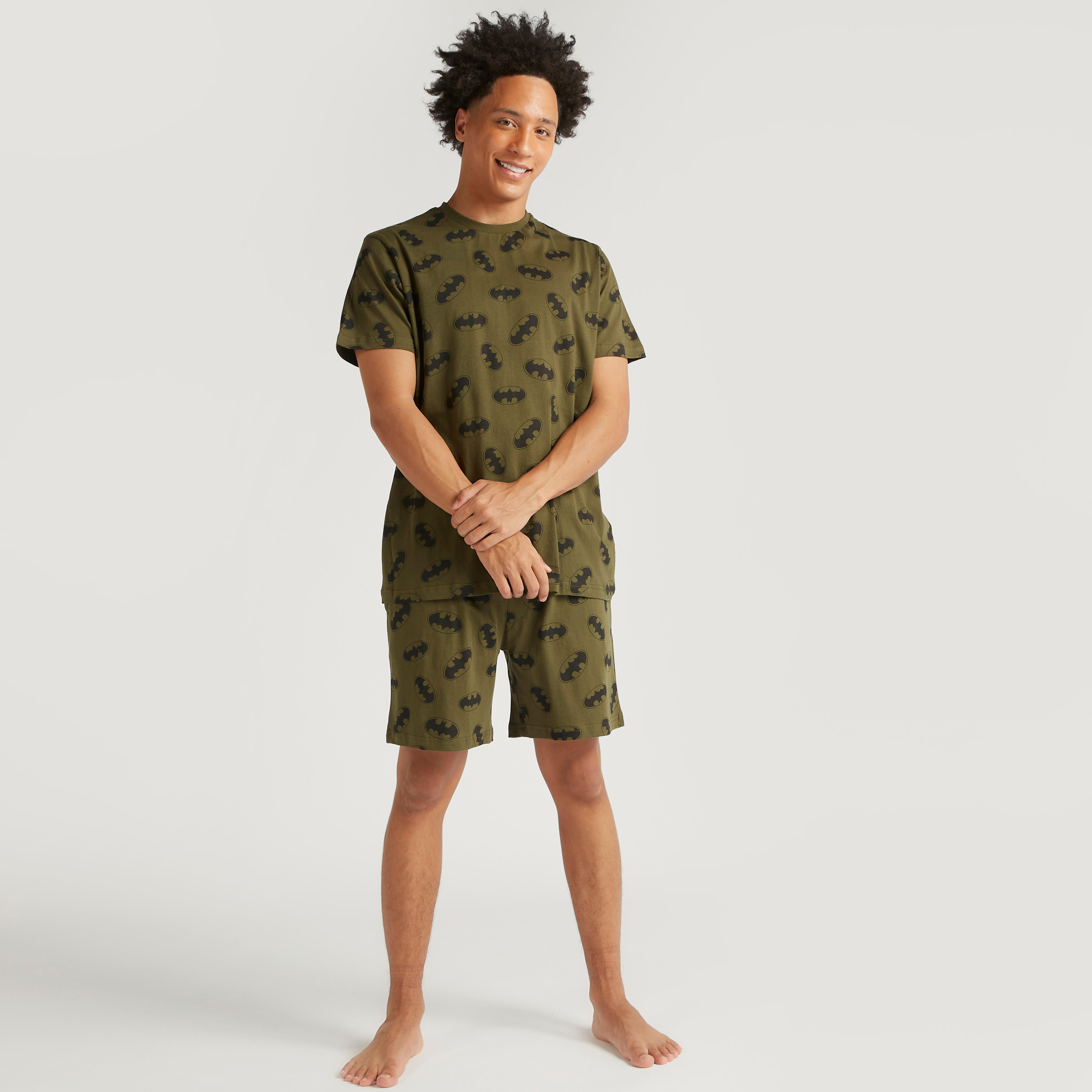 طقم شورت وتيشيرت بياقة مستديرة وطبعات باتمان-men-clothing-nightwear-sets-image-3