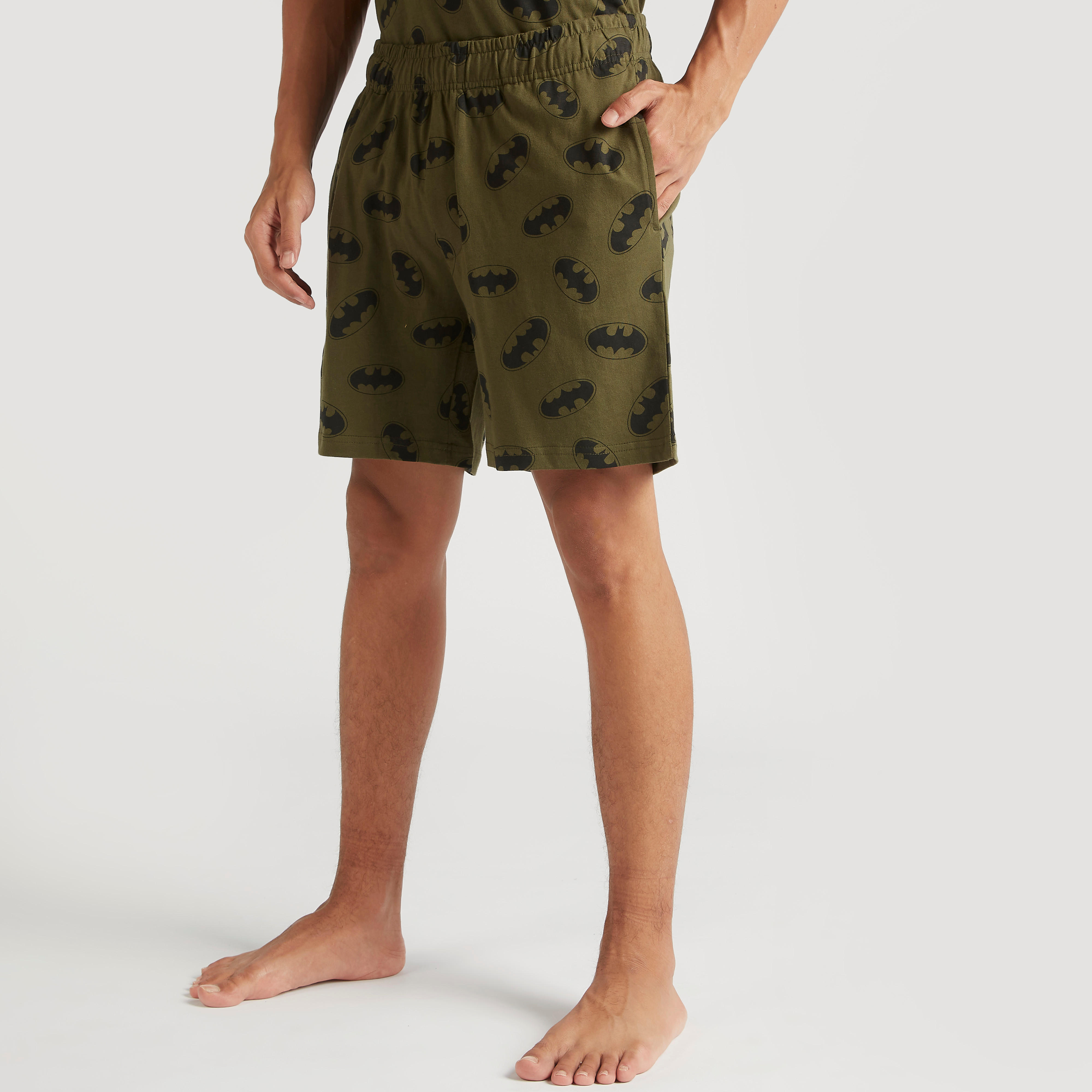 طقم شورت وتيشيرت بياقة مستديرة وطبعات باتمان-men-clothing-nightwear-sets-image-5