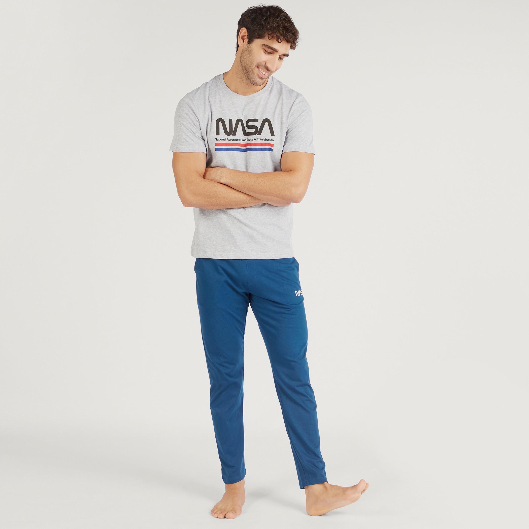 طقم بنطلون بيجاما وتيشيرت بأكمام قصيرة وطبعات من ناسا-men-clothing-nightwear-sets-image-3