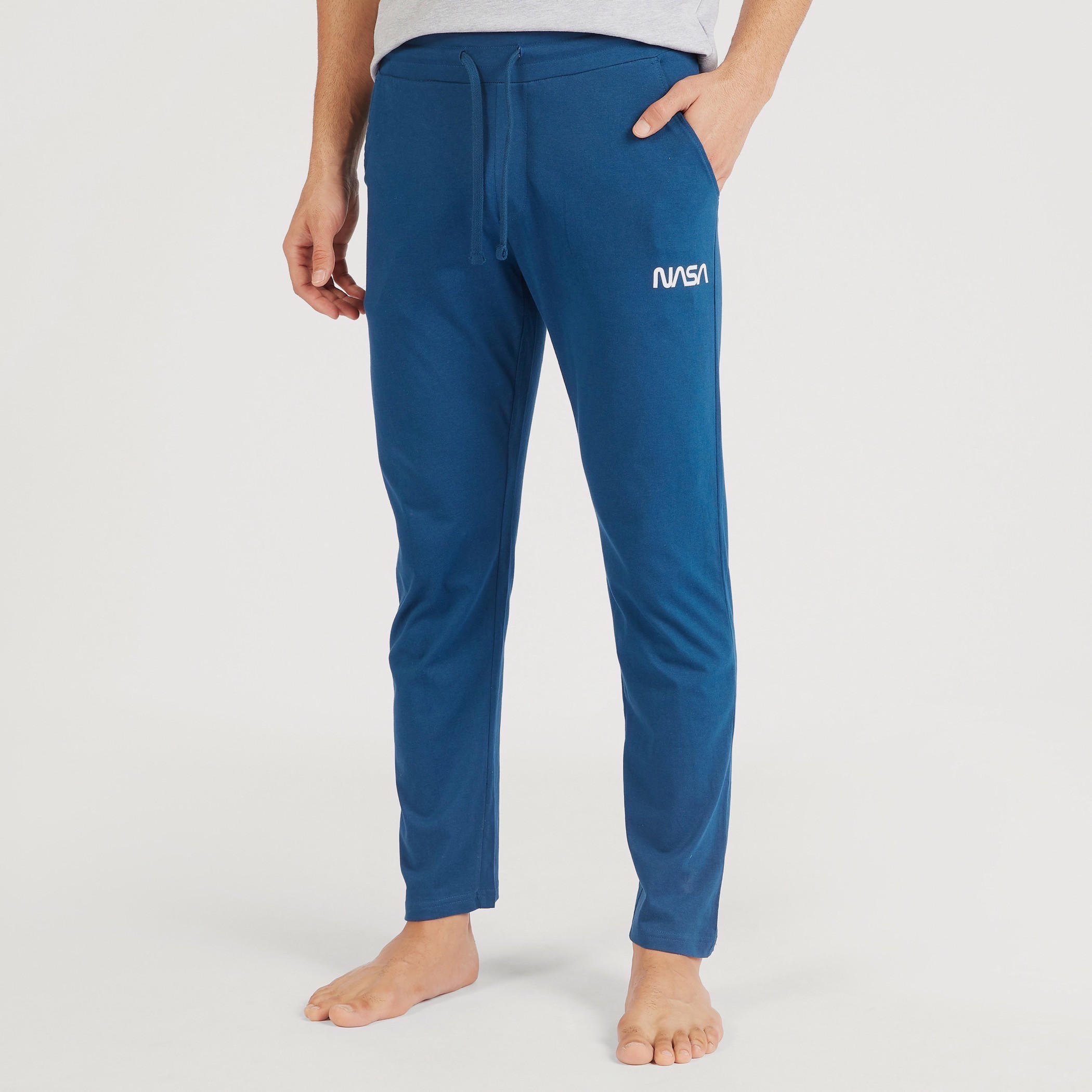 طقم بنطلون بيجاما وتيشيرت بأكمام قصيرة وطبعات من ناسا-men-clothing-nightwear-sets-image-4