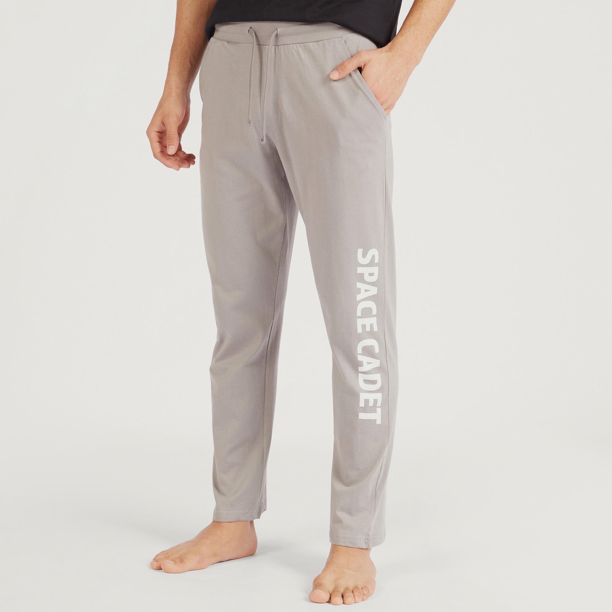 طقم بنطلون بيجاما وتيشيرت بياقة ضيقة وطبعات من ناسا-men-clothing-nightwear-sets-image-4