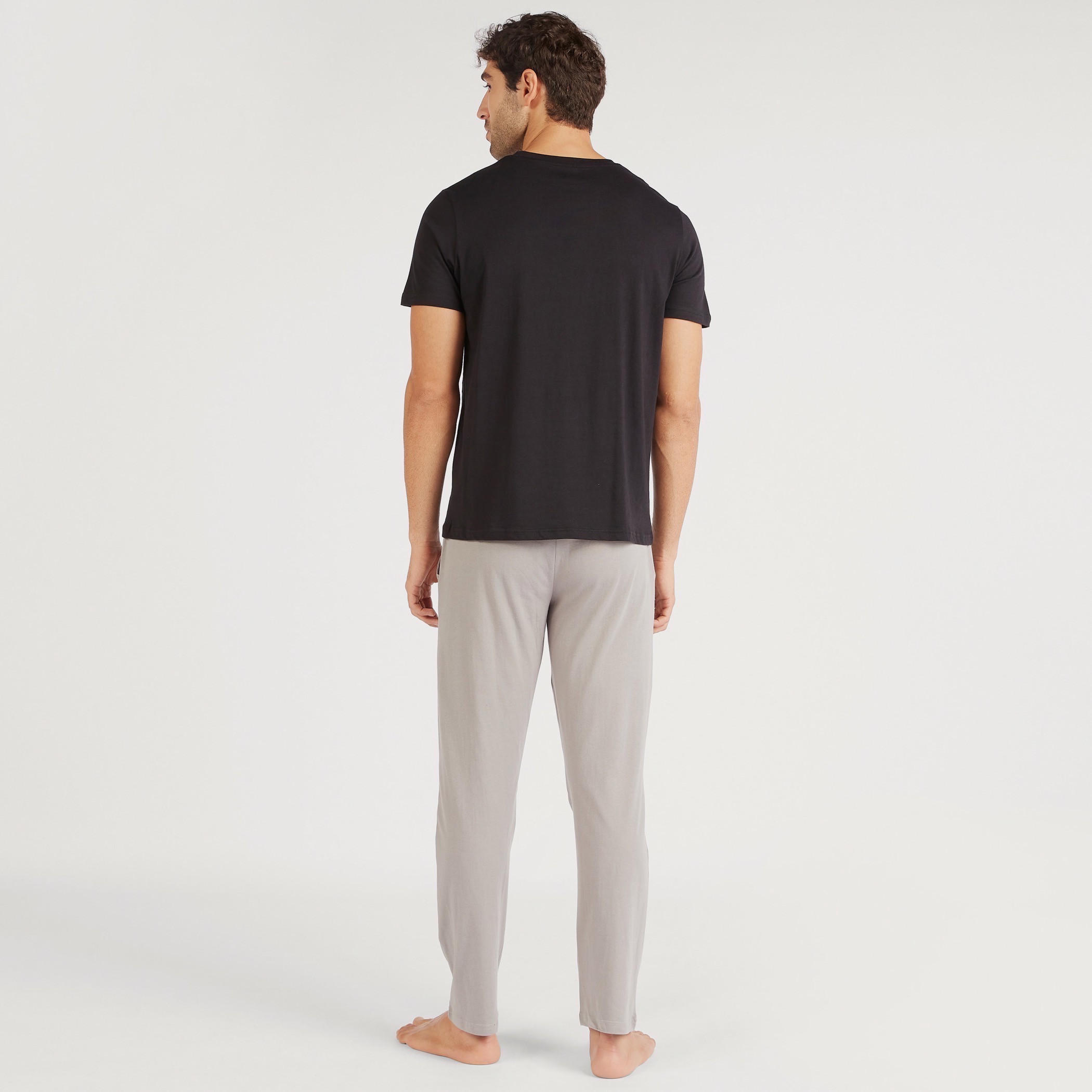 طقم بنطلون بيجاما وتيشيرت بياقة ضيقة وطبعات من ناسا-men-clothing-nightwear-sets-image-5