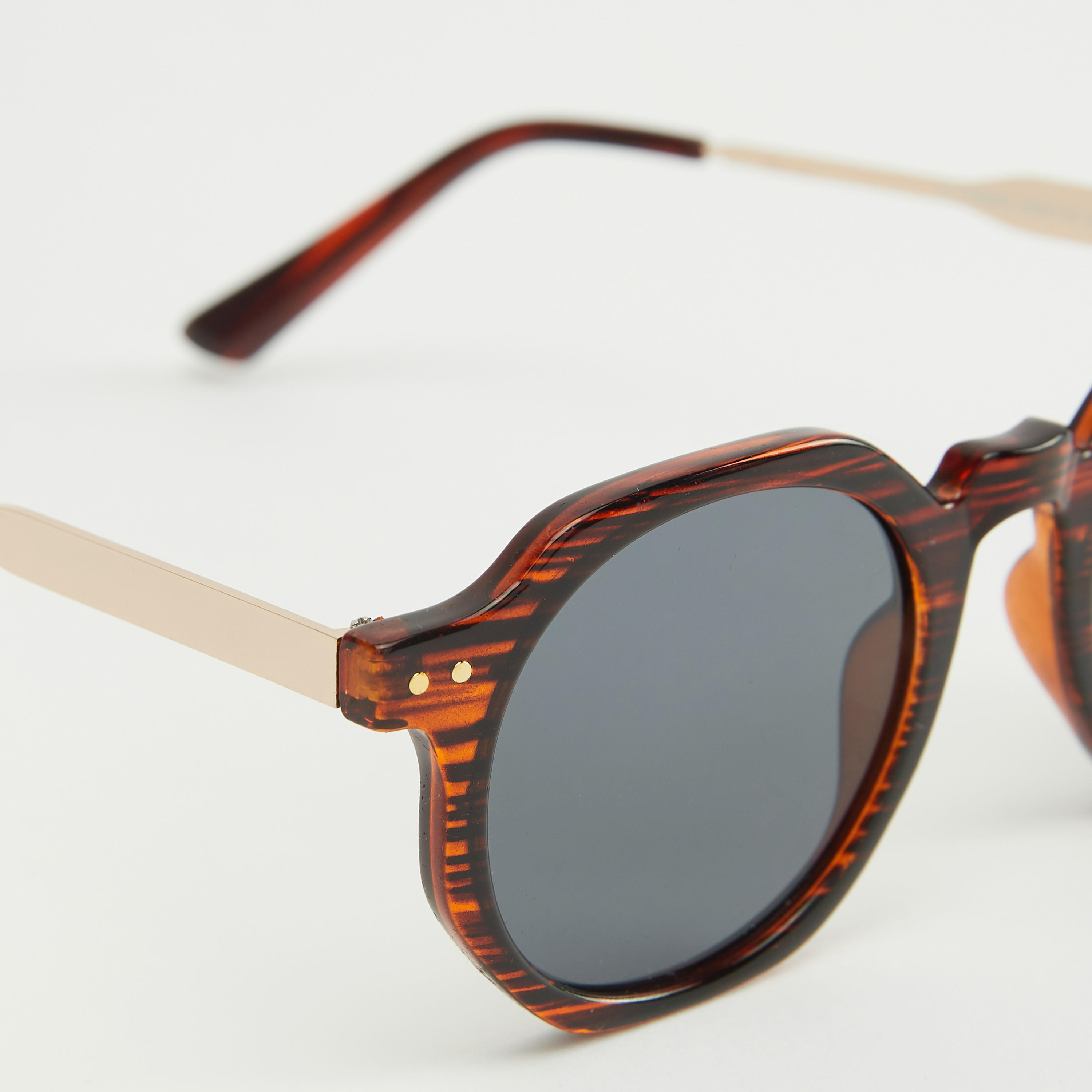 نظّارة شمسية بإطار مستدير وطبعات ووسادات أنف-men-sunglasses-image-4
