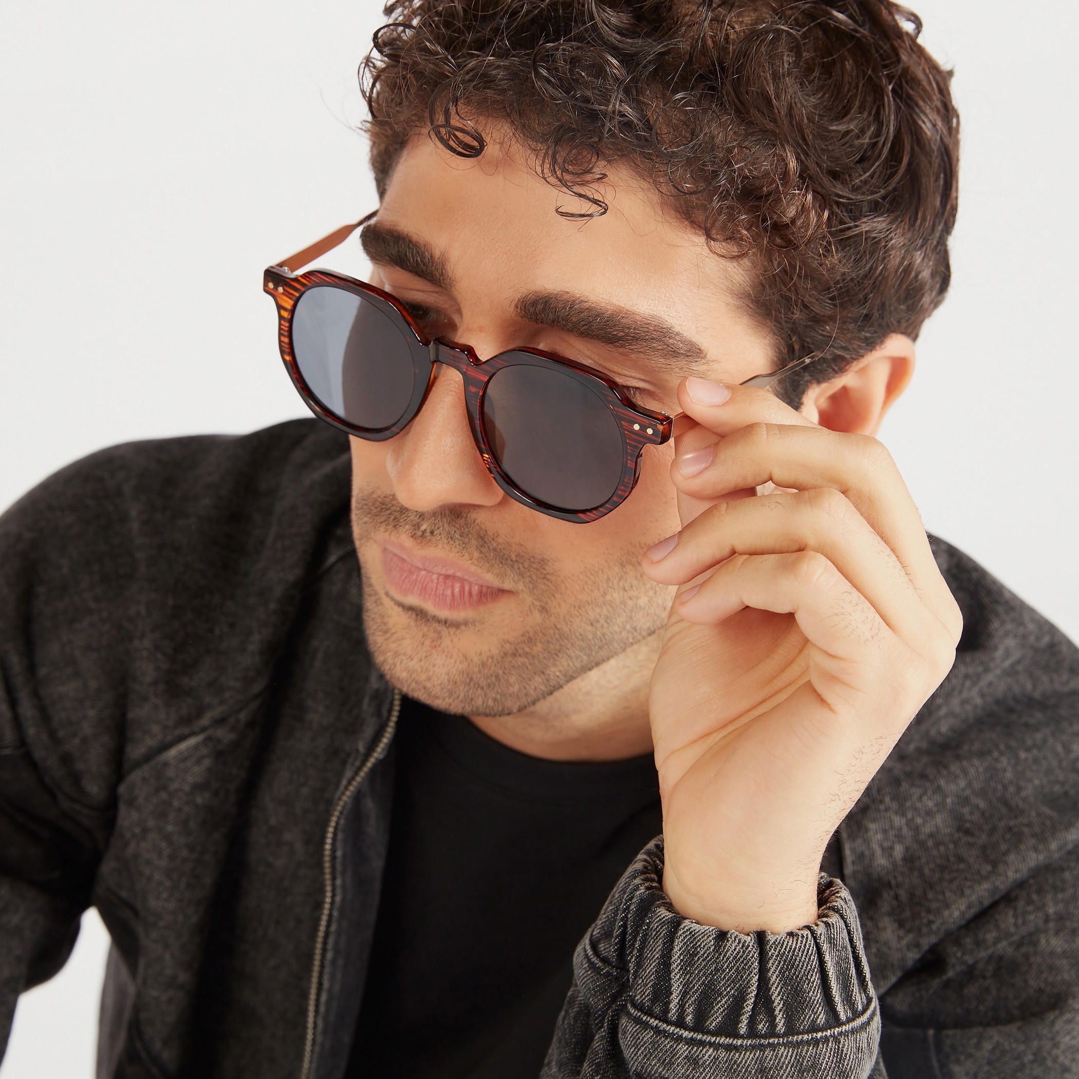 نظّارة شمسية بإطار مستدير وطبعات ووسادات أنف-men-sunglasses-image-2