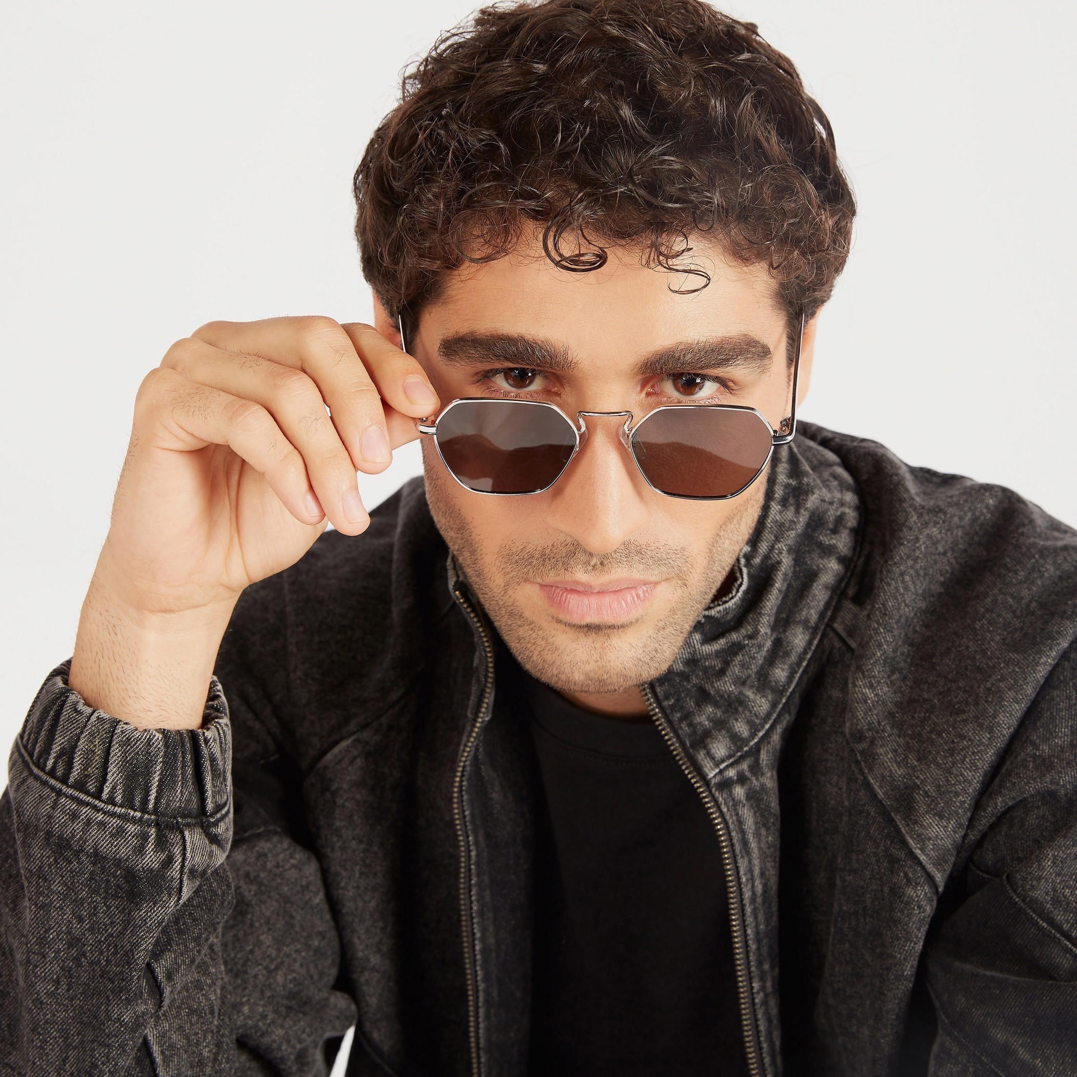 نظّارة شمسيّة بإطار كامل وعدسات ملوّنة ووسادات أنف-men-sunglasses-image-2