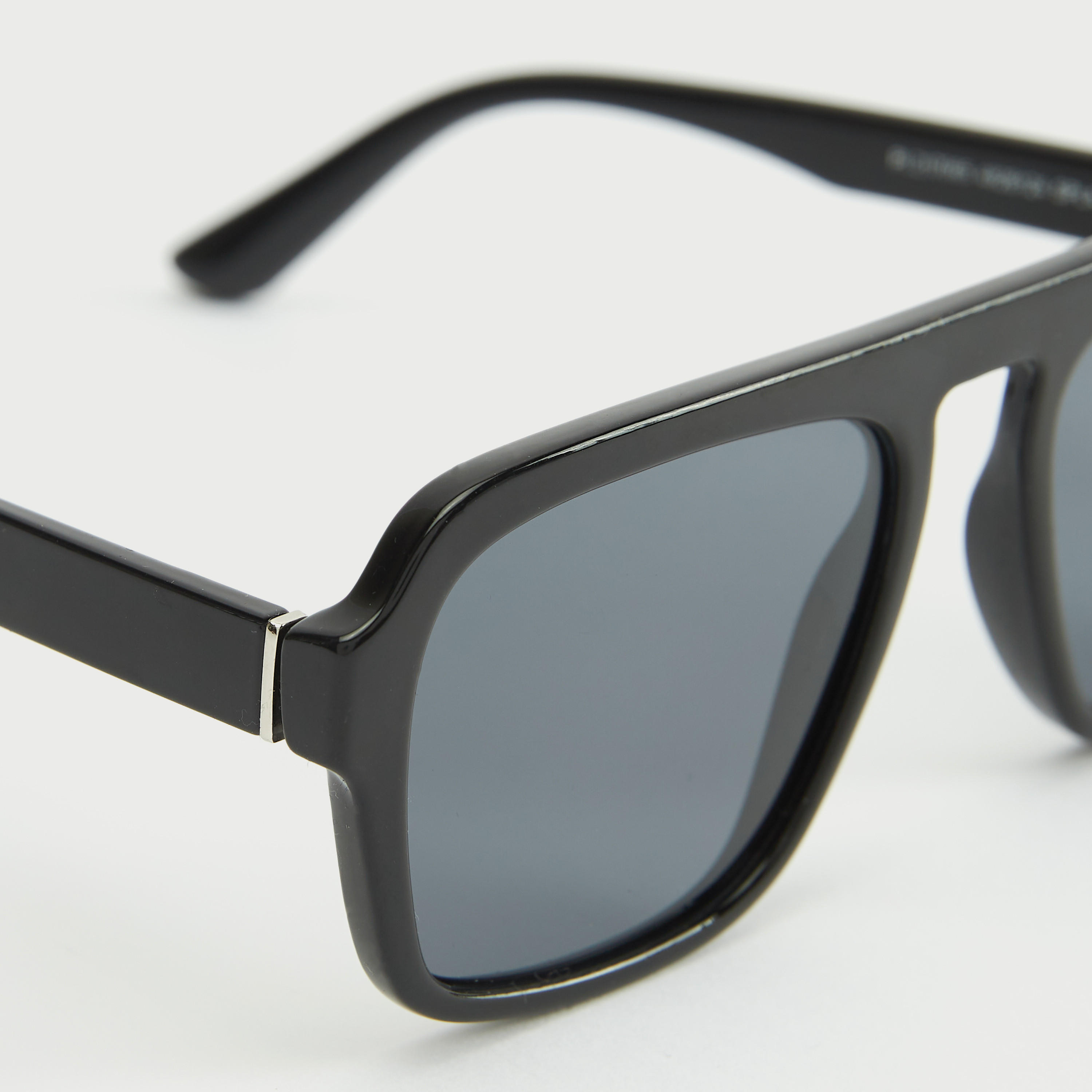 نظارة شمسية بإطار كامل وعدسات ملوّنة-men-sunglasses-image-4