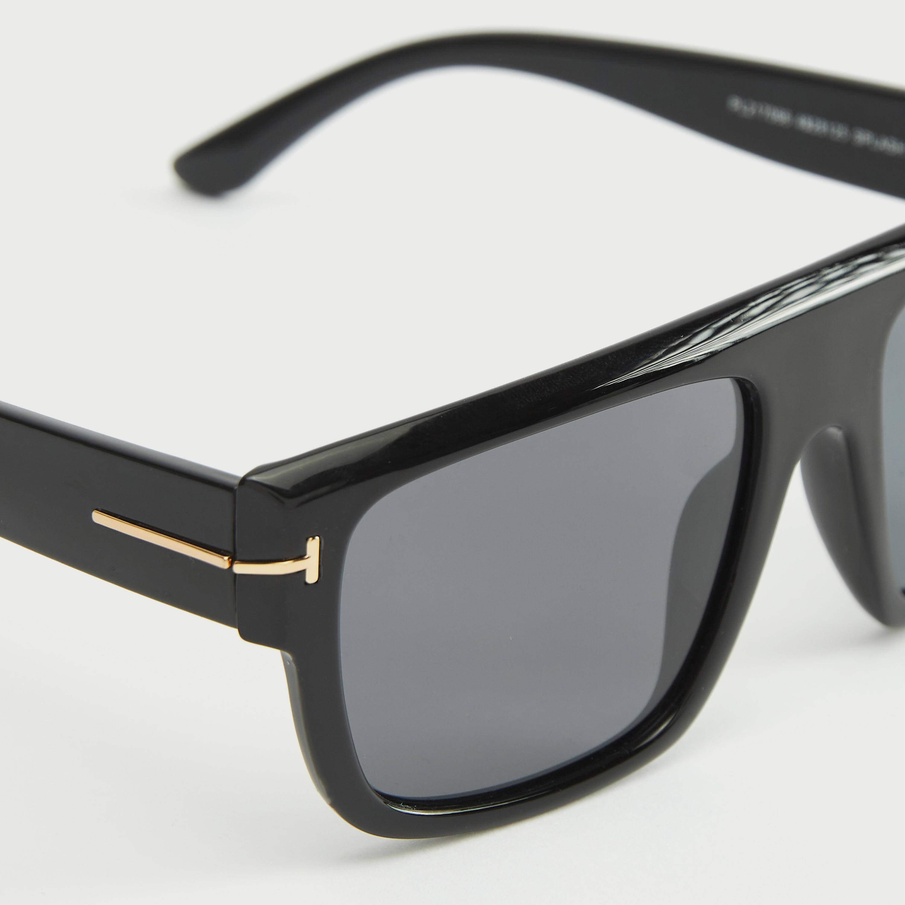 نظّارة شمسيّة واي فيرار ملونة بإطار كامل ووسادات أنف-men-sunglasses-image-3