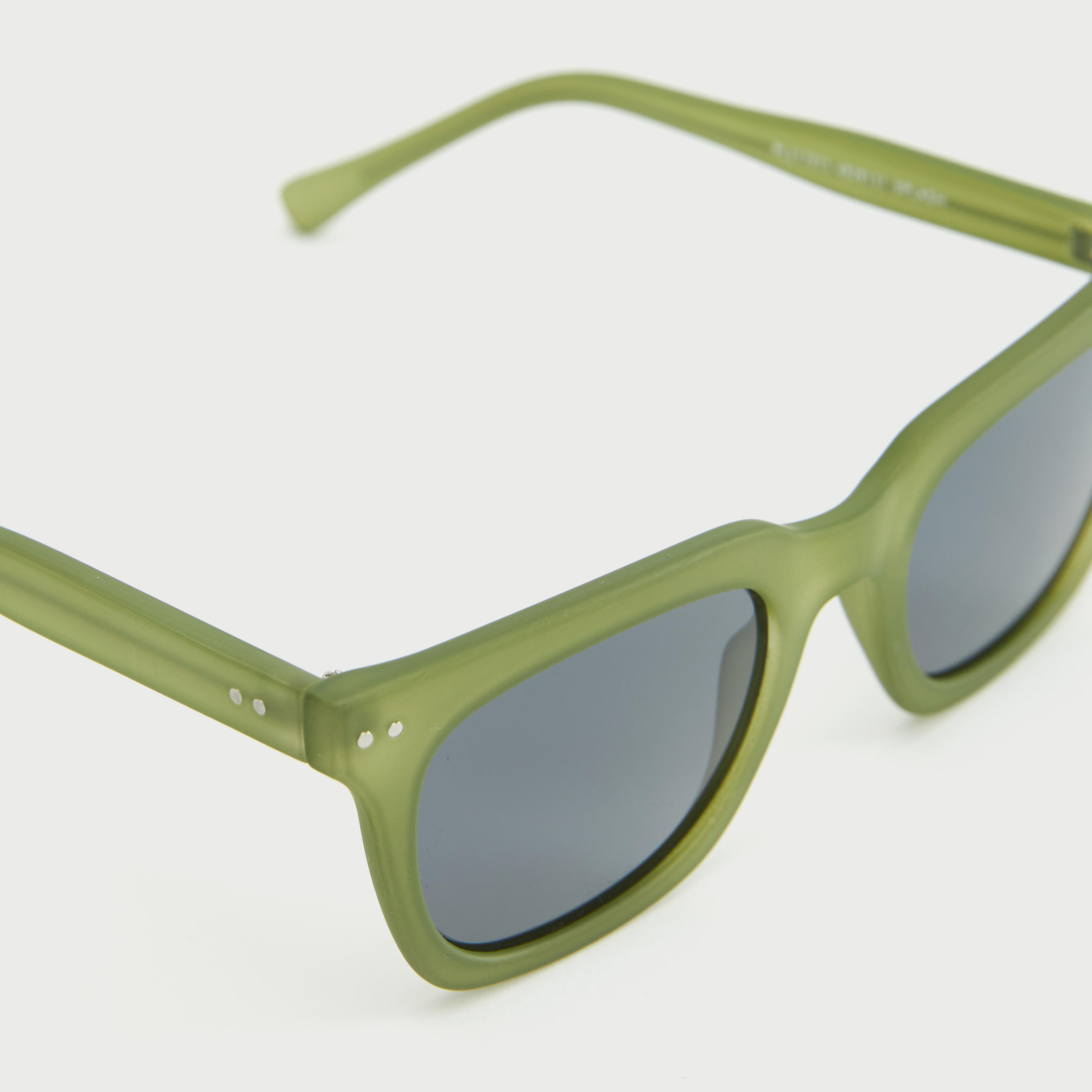 نظارات شمسية ملونة بإطار متباين-men-sunglasses-image-3