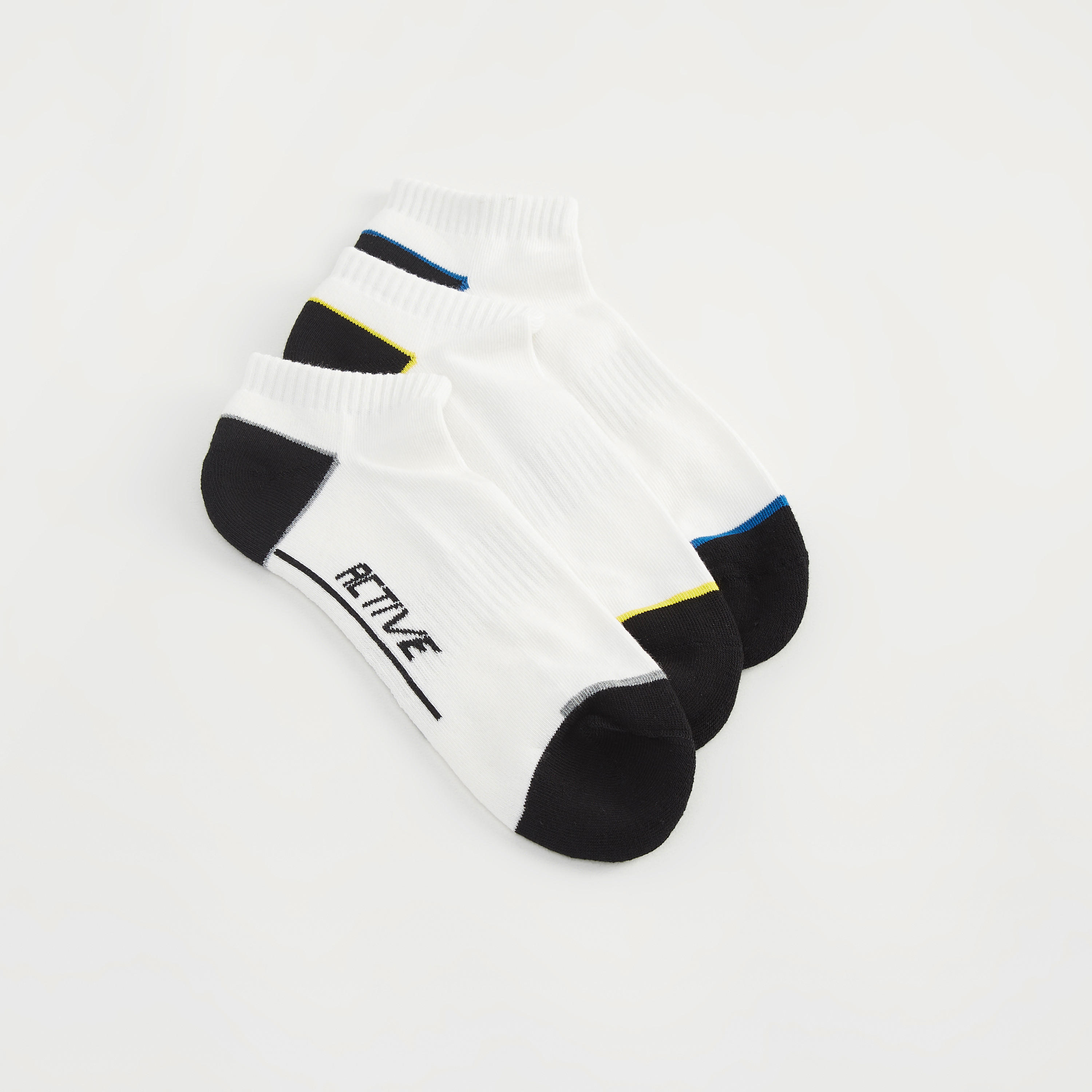 جوارب بطول الكاحل وطبعات - طقم من 3 قطع-men-socks-image-2