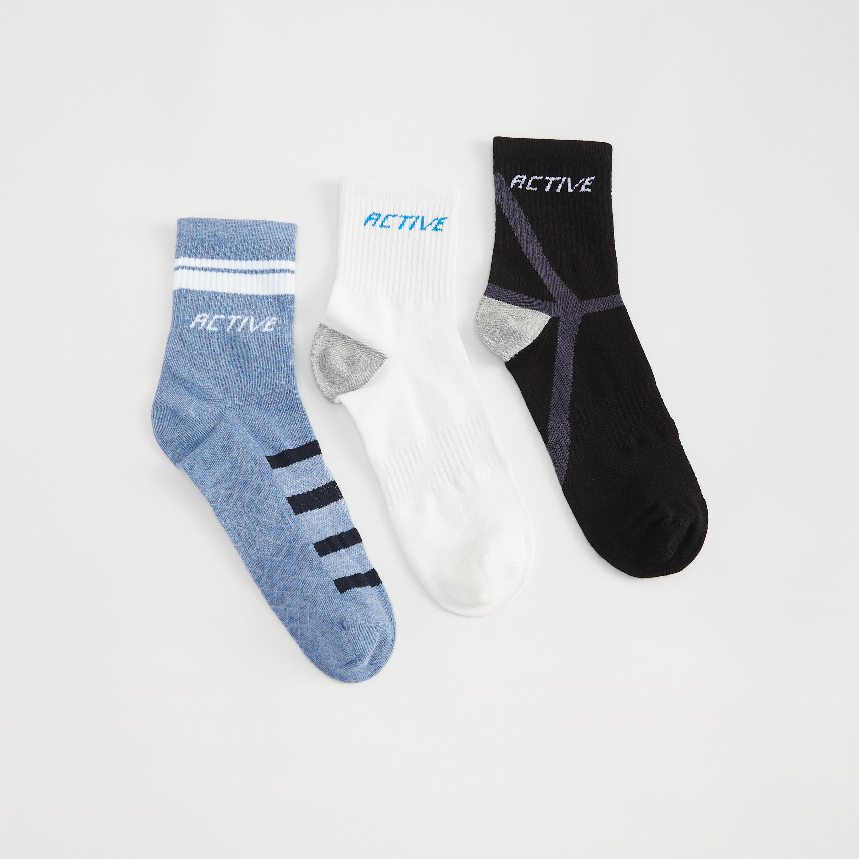 جوارب بطول ربلة الساق مطبوعة بتفاصيل مضلعة-men-socks-image-1