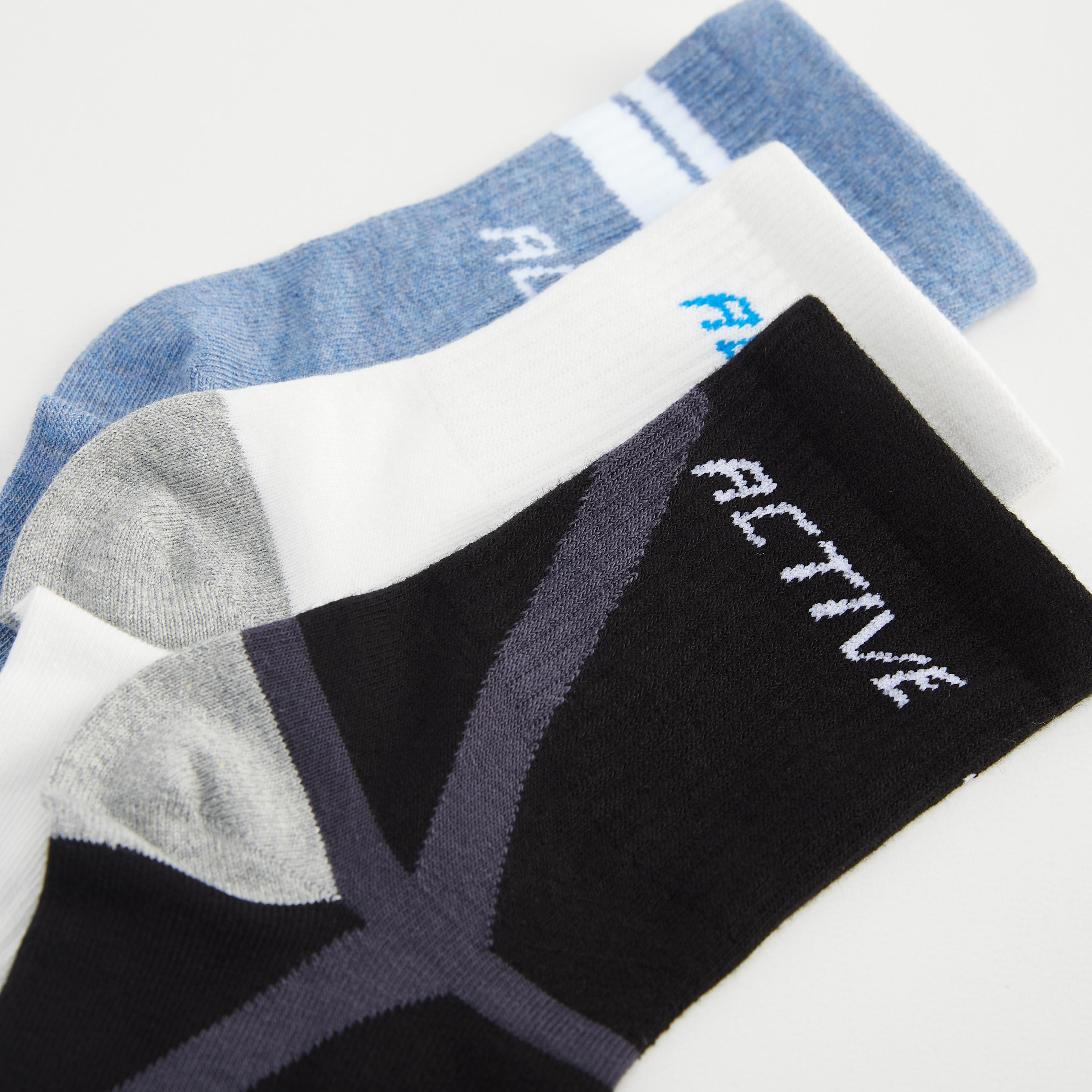 جوارب بطول ربلة الساق مطبوعة بتفاصيل مضلعة-men-socks-image-3