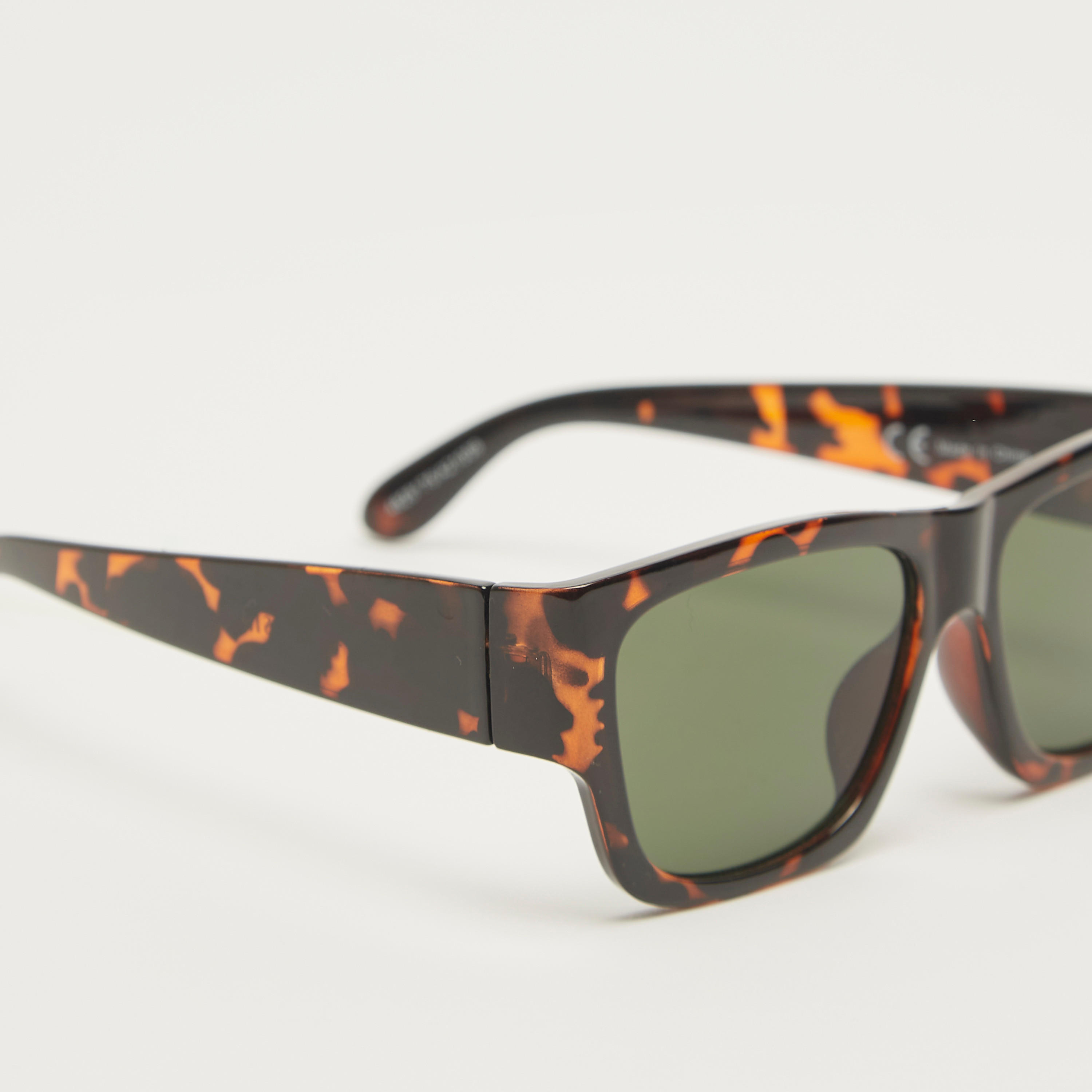 نظّارة شمسية بإطار كامل ووسادات للأنف وطبعات-men-sunglasses-image-3