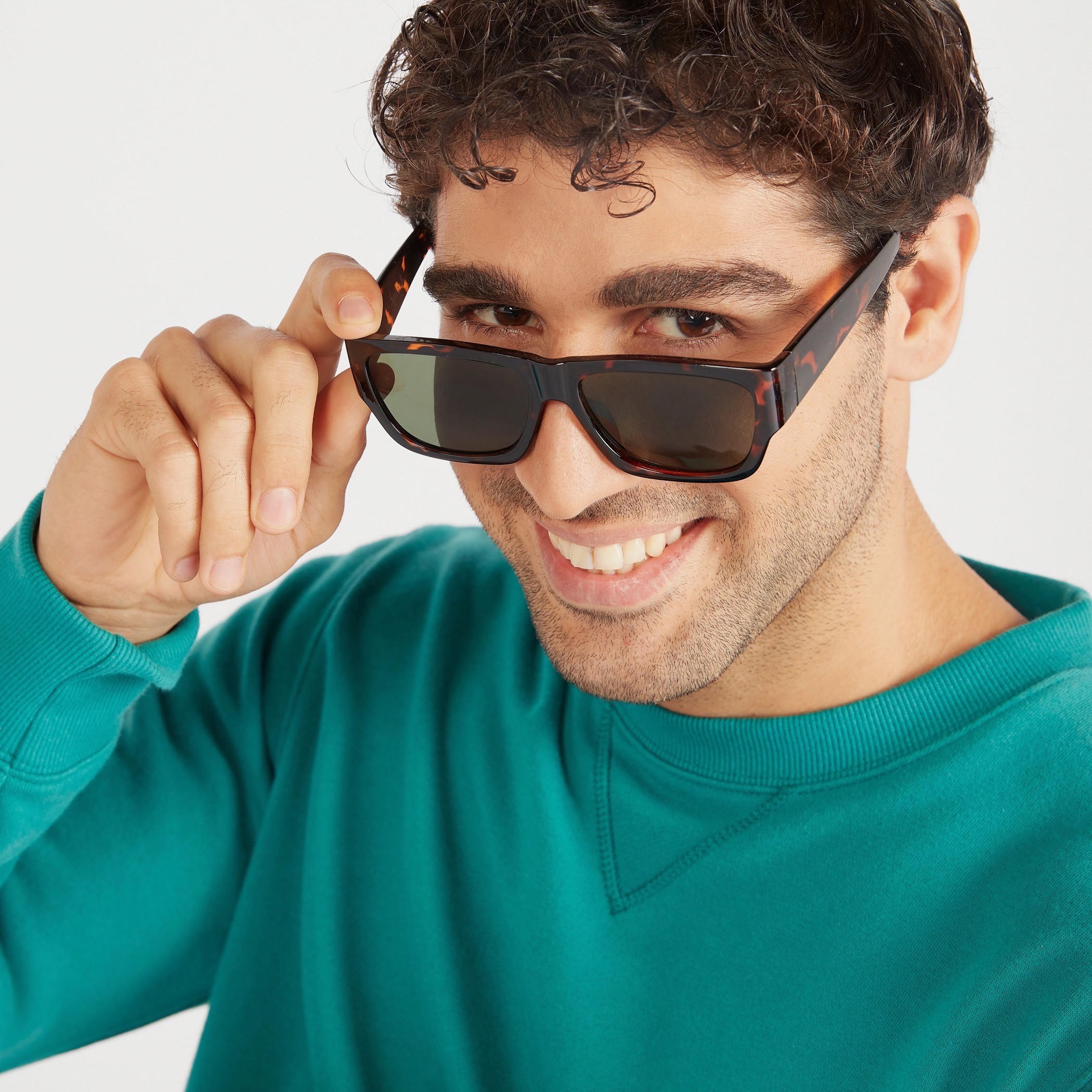 نظّارة شمسية بإطار كامل ووسادات للأنف وطبعات-men-sunglasses-image-2
