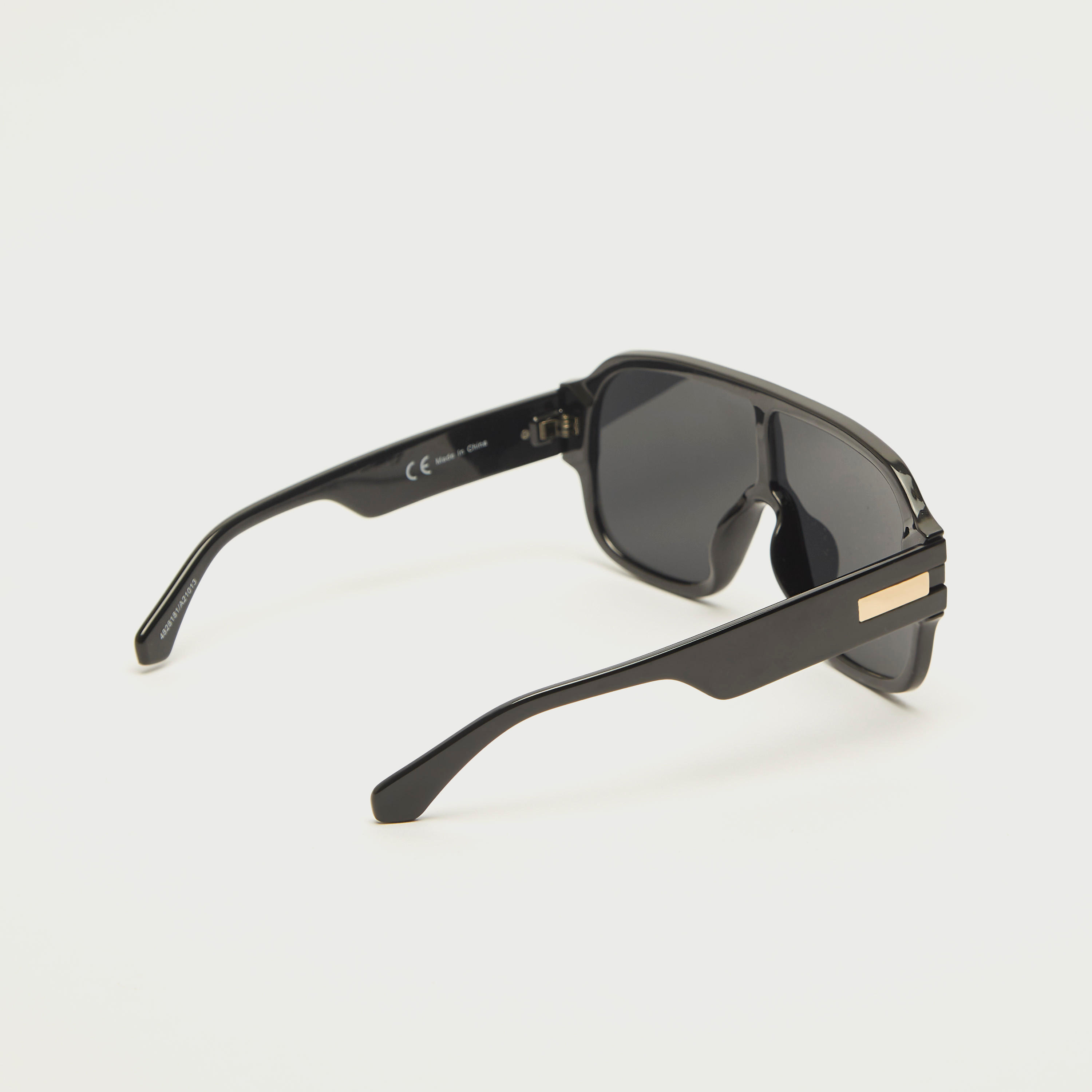 نظّارة شمسيّة شيلد ملونة بإطار كامل ووسادات أنف-men-sunglasses-image-4
