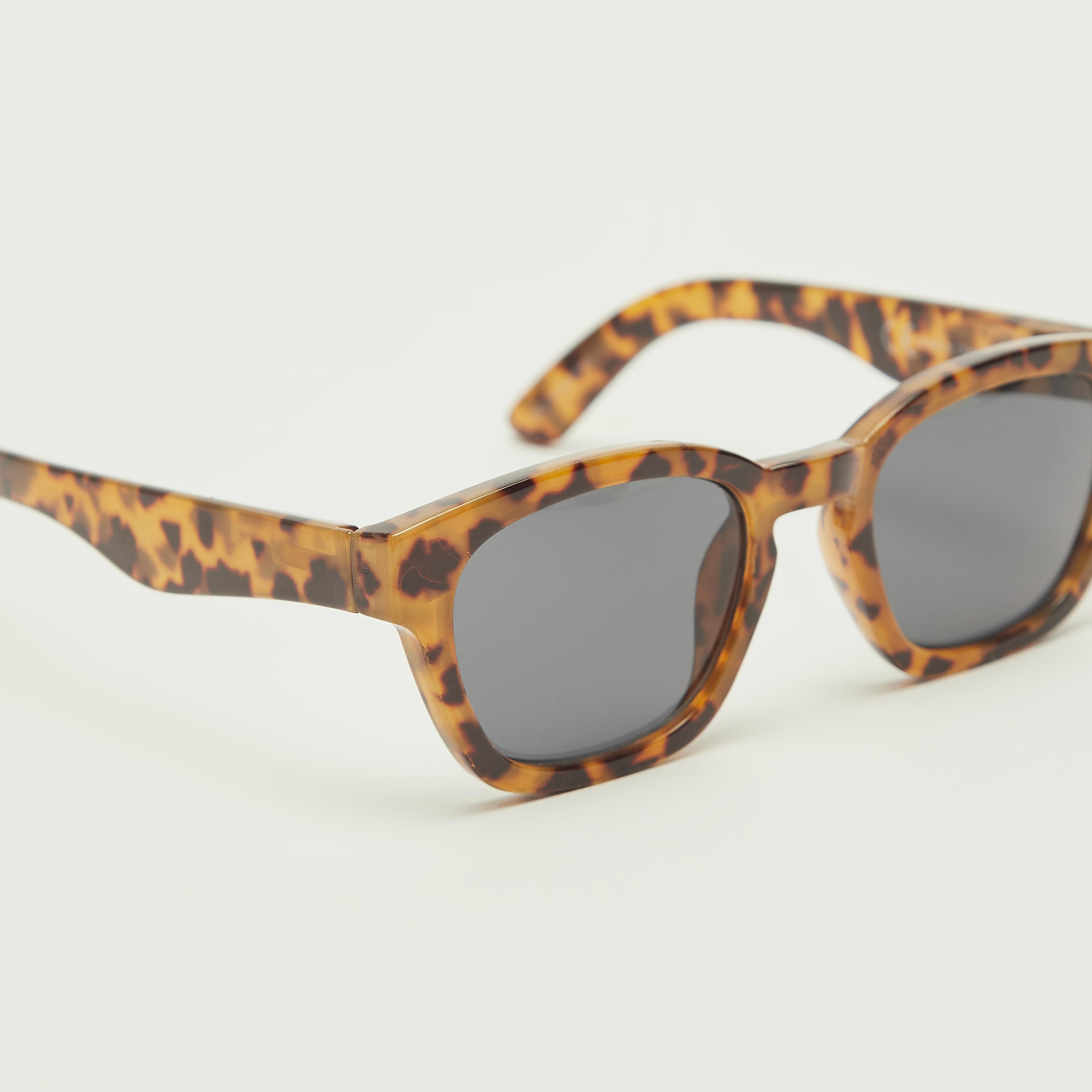 نظارة شمسية ملونة بإطار بطبعات نمر-men-sunglasses-image-3
