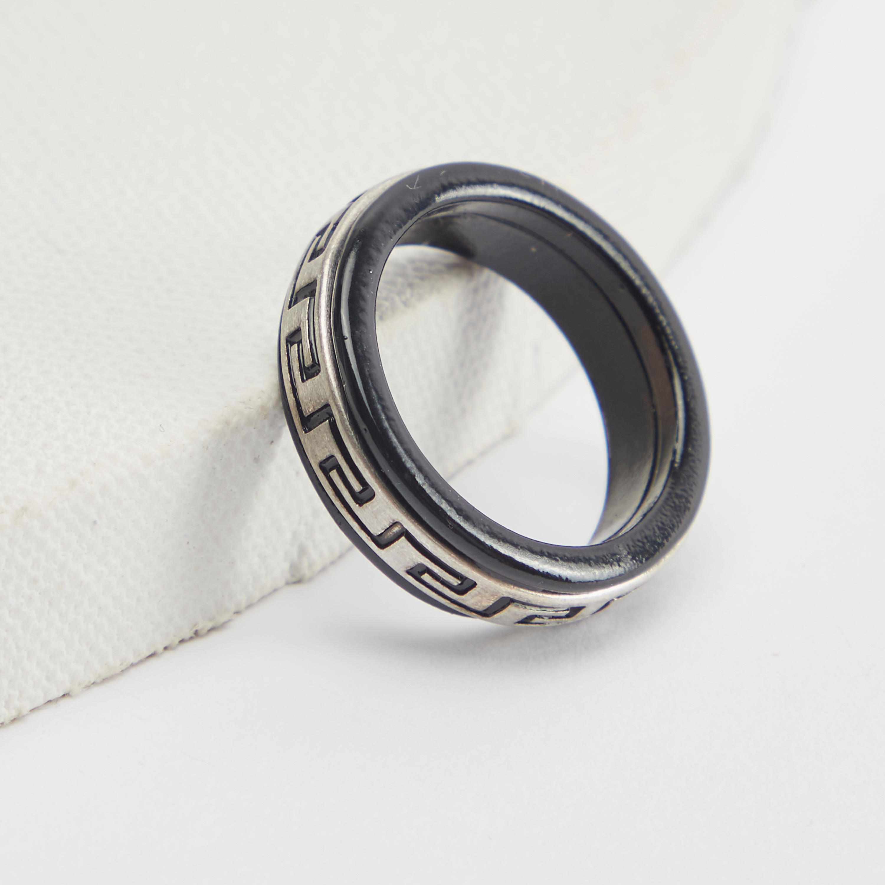 خاتم بتصاميم متعدّدة-men-watchesandjewellery-rings-image-2