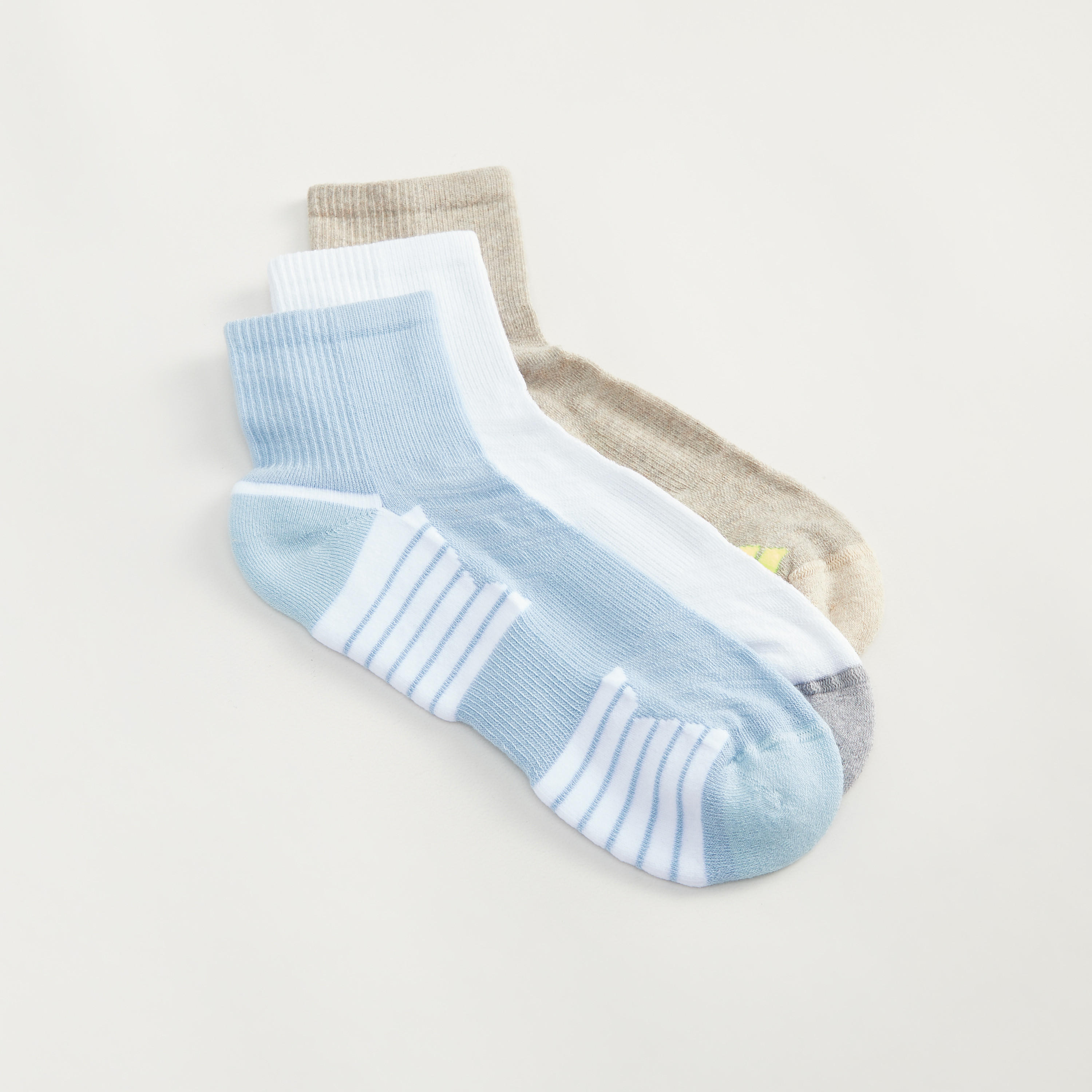 جوارب بارزة الملمس بطول الكاحل - طقم من 3 أزواج-men-socks-image-3